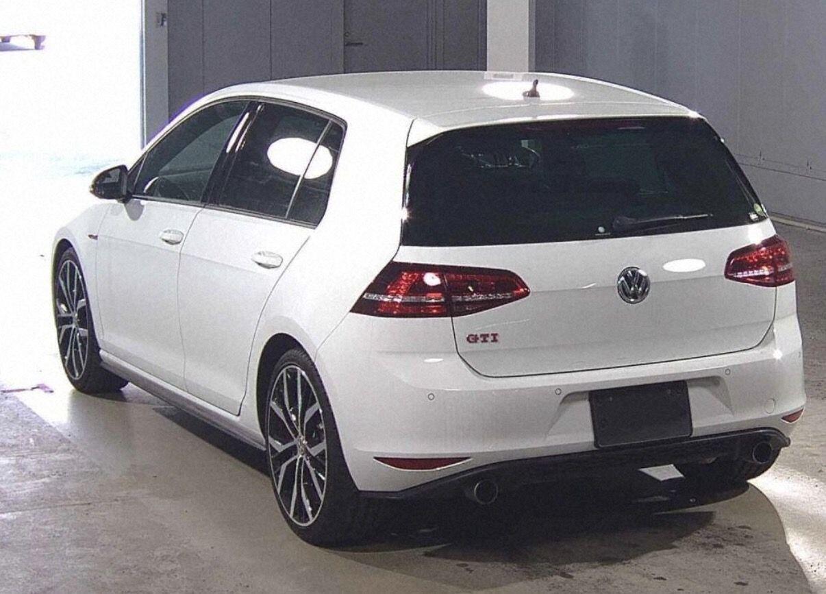 Volkswagen Golf view 3