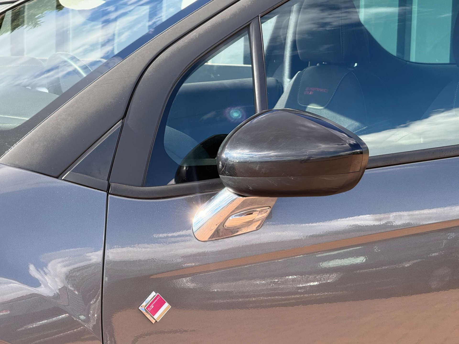 DS Automobiles DS 3 view 8