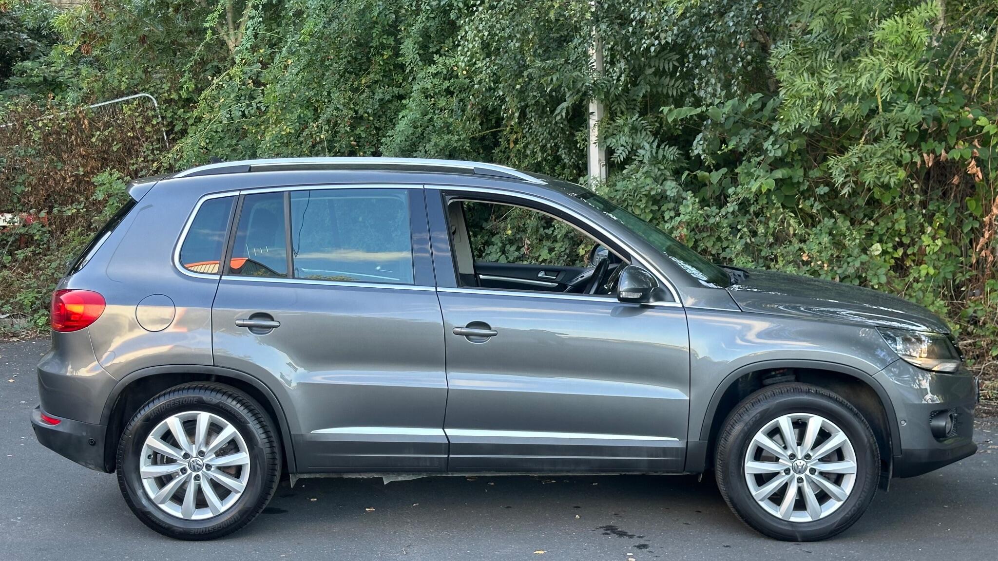 Volkswagen Tiguan view 12