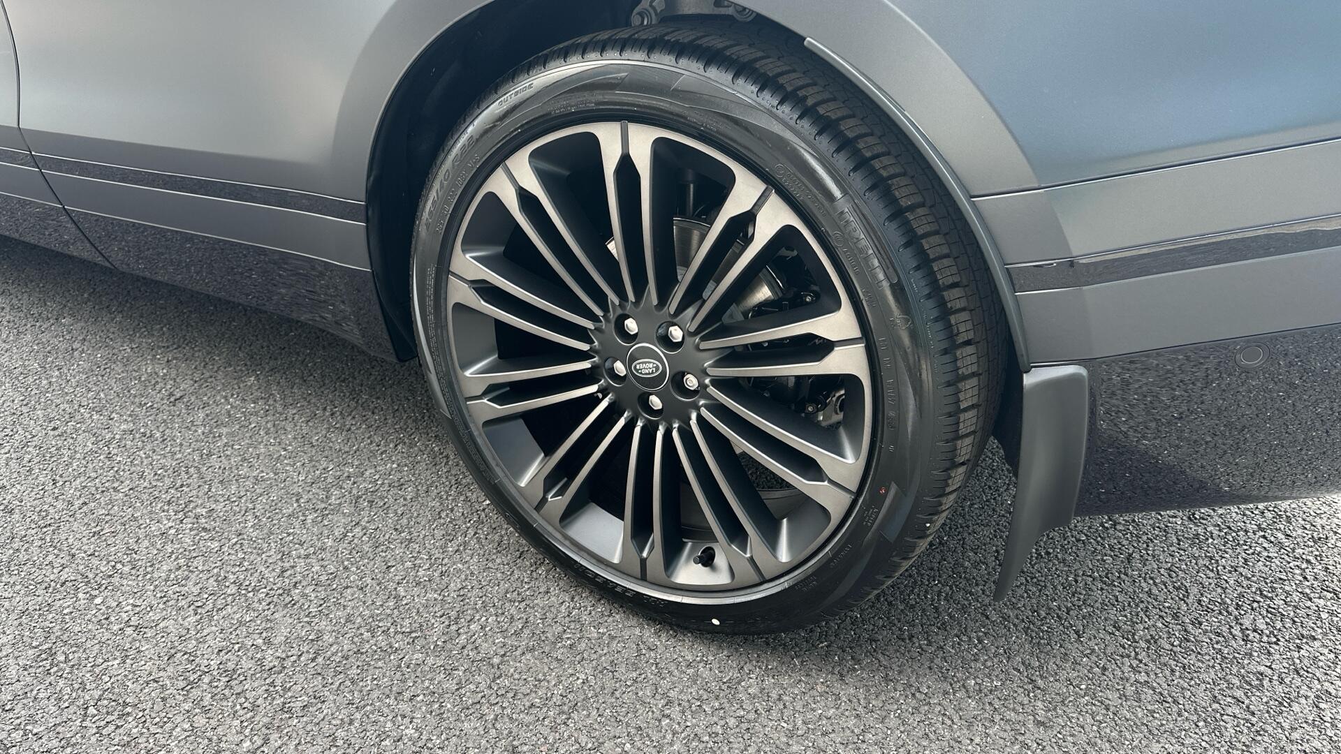 Land Rover Range Rover Velar view 32