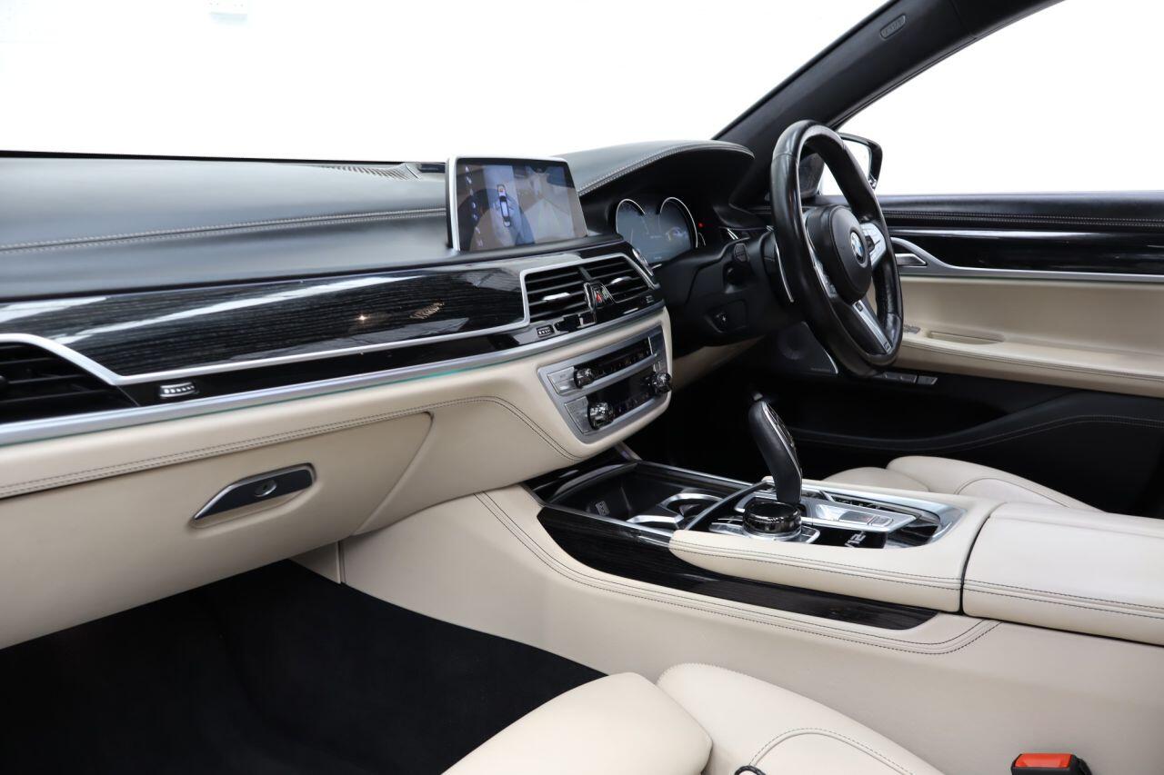 BMW 7 Series view 10