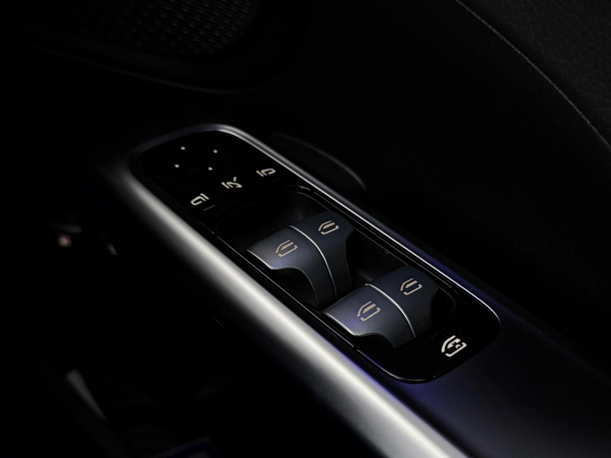 Mercedes-Benz C-Class view 24