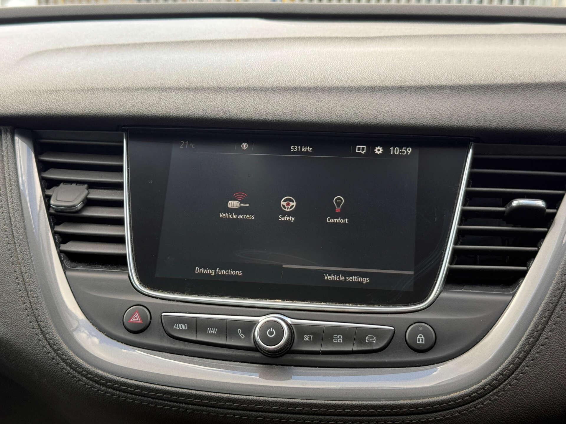 Vauxhall Grandland X view 50
