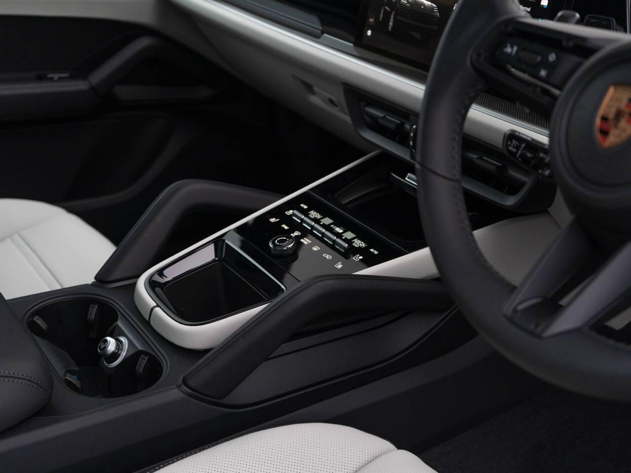 Porsche Cayenne view 23