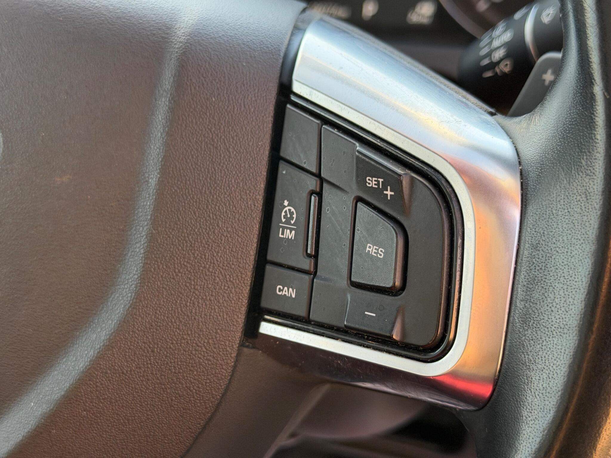 Land Rover Discovery Sport view 19