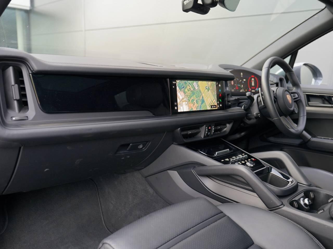 Porsche Cayenne view 9