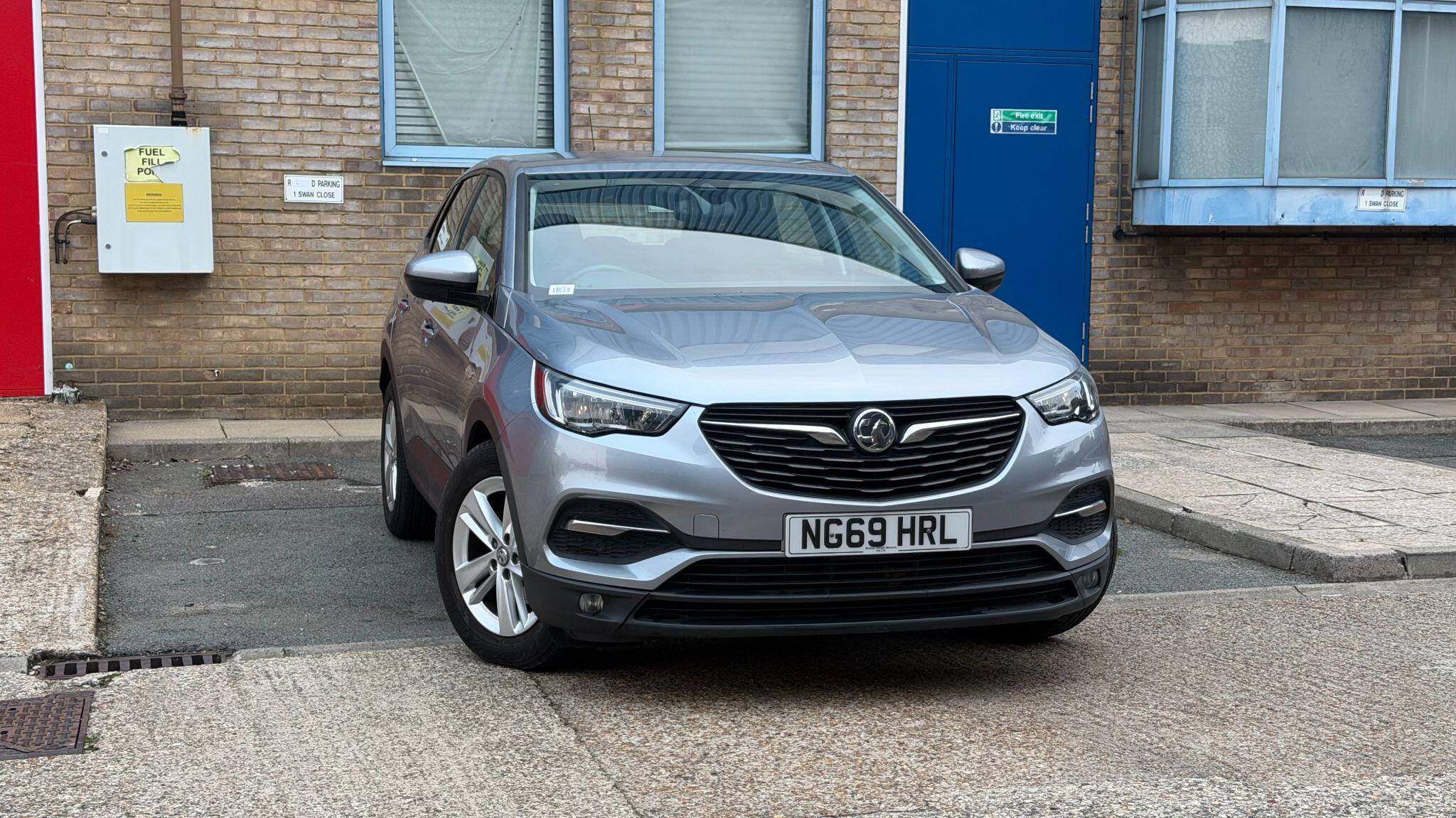 Grey 2020 Vauxhall Grandland X Hatchback Front-wheel drive Manual