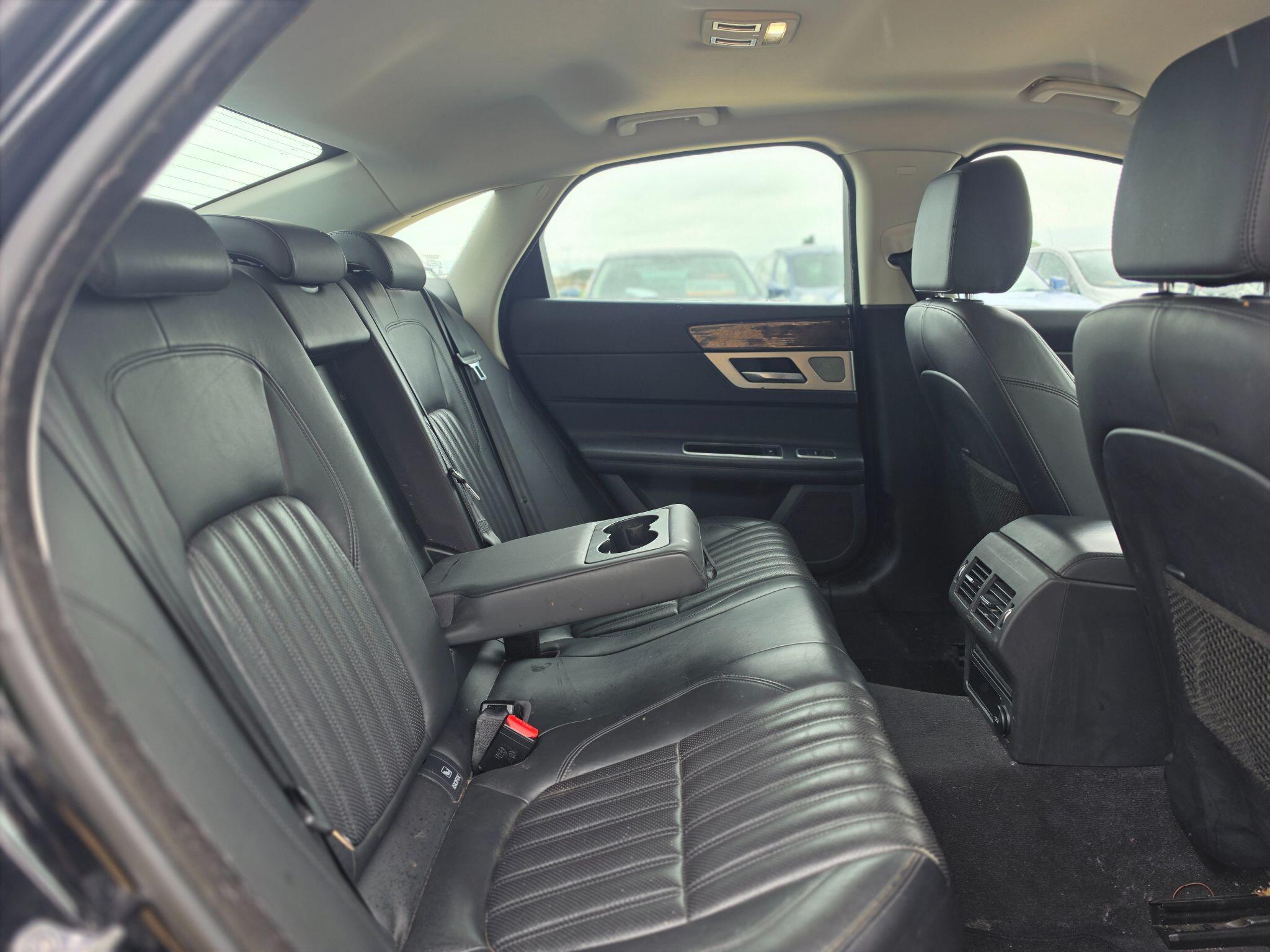 Jaguar XF view 9