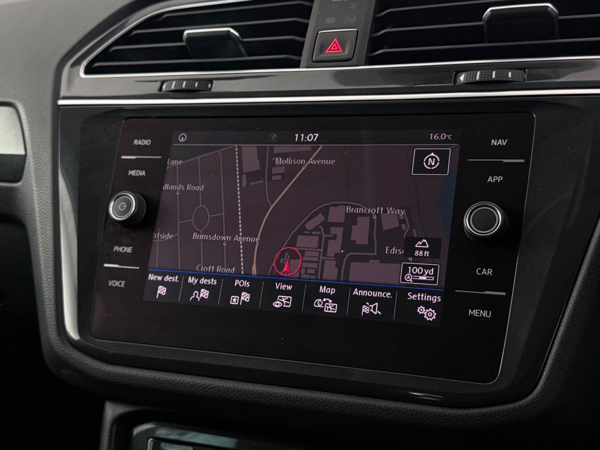 Volkswagen Tiguan view 23