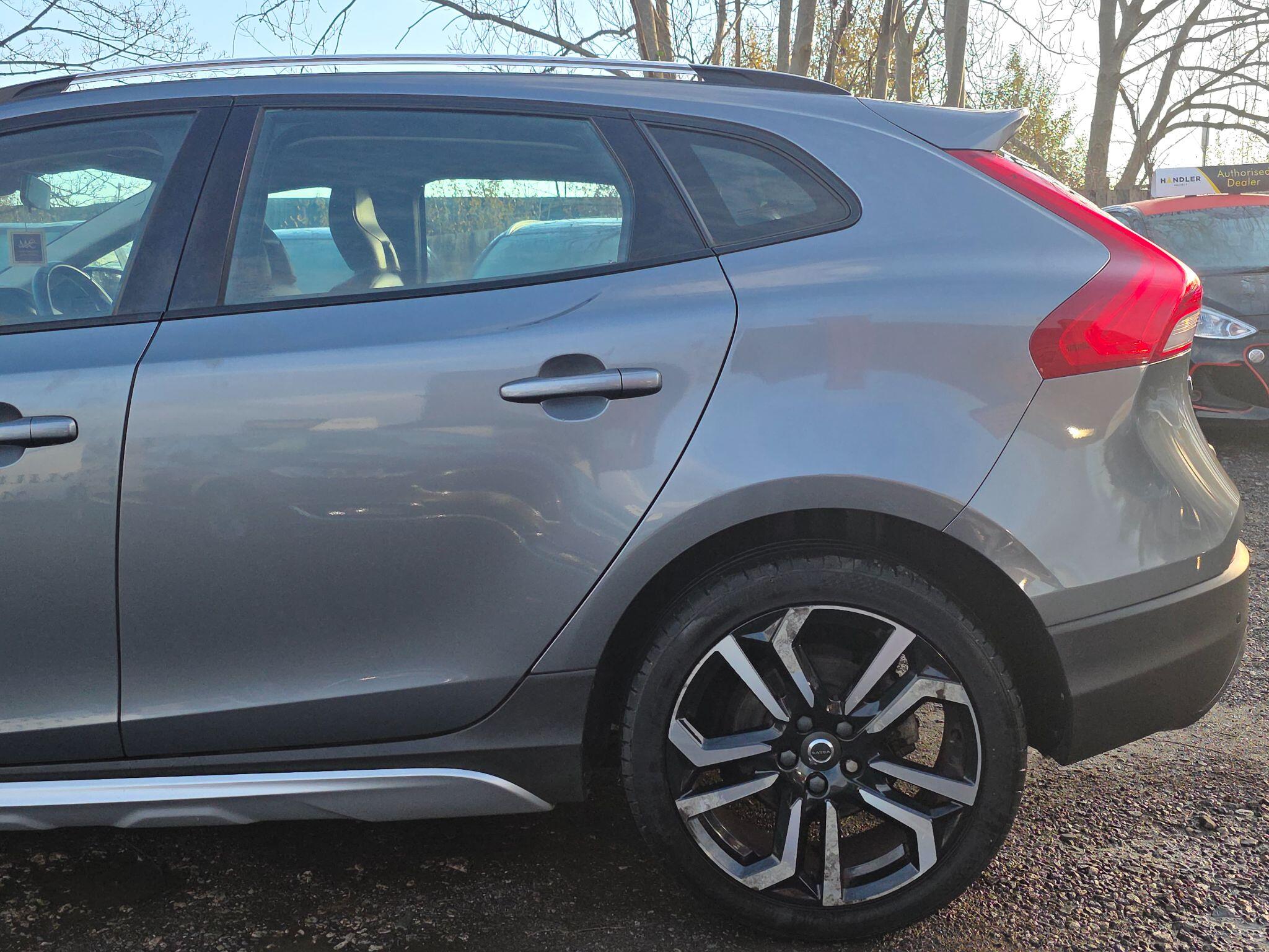 2017 Volvo V40 Cross Country 2.0 T3 Pro Euro 6 (s/s) 5dr • 44,733 miles image 84