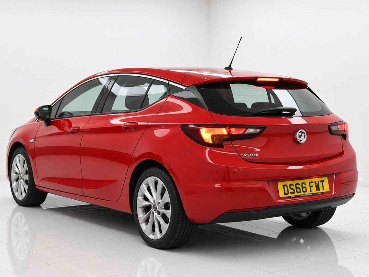 Vauxhall Astra view 4