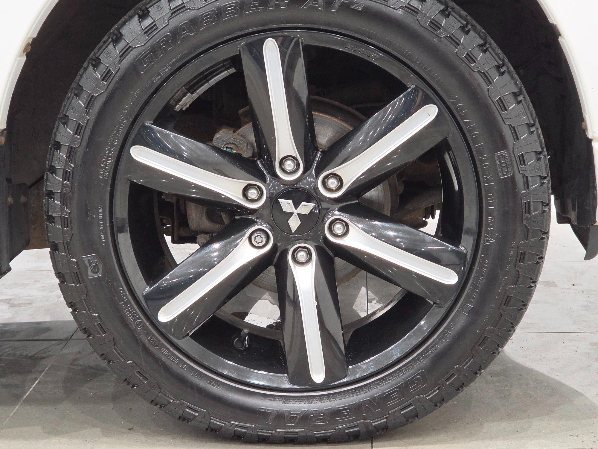 Mitsubishi Shogun view 55