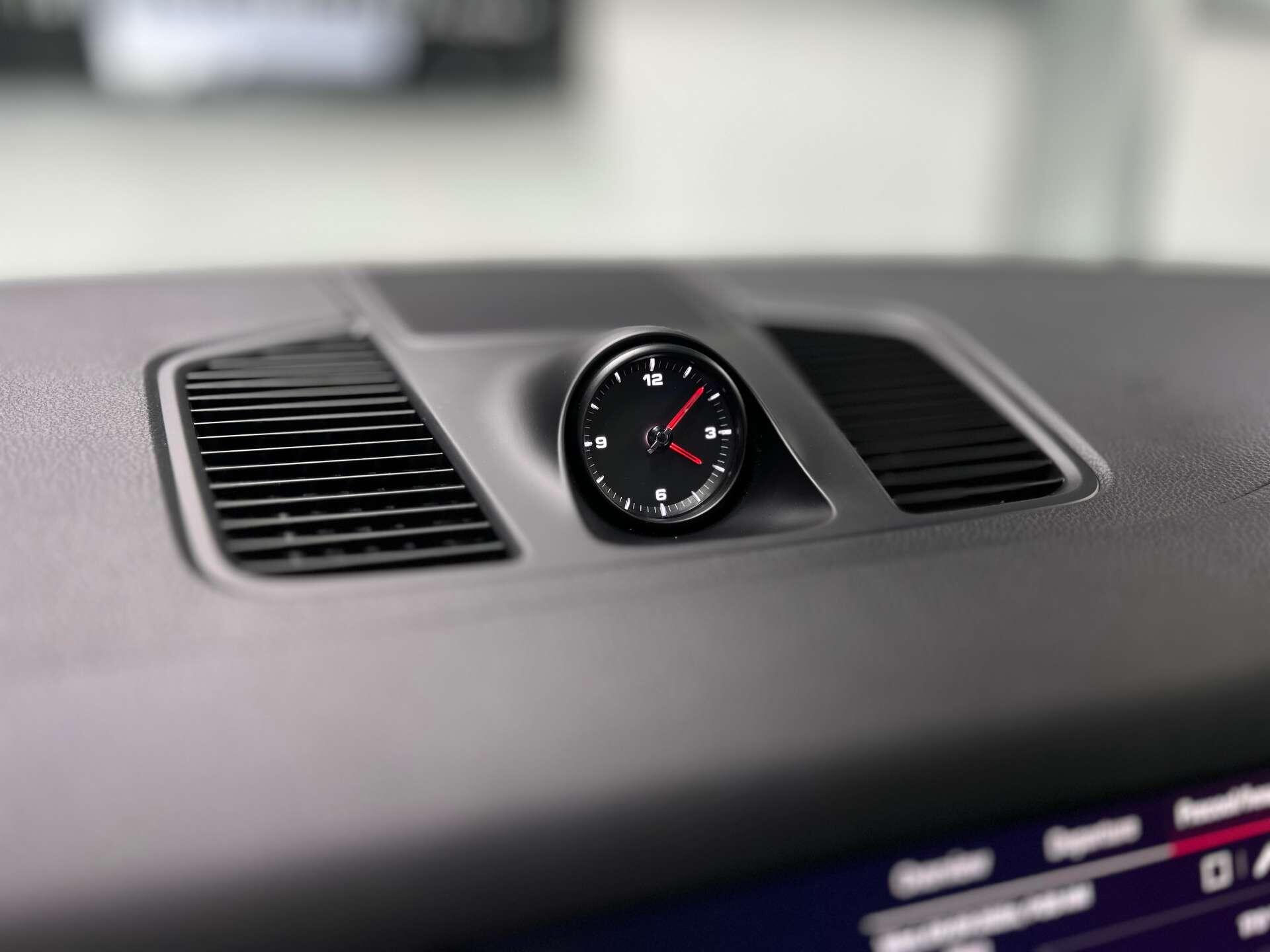 Porsche Cayenne view 39