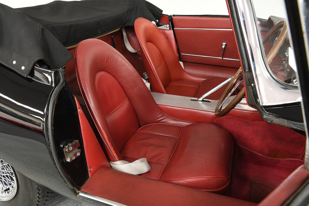 Jaguar E-Type view 7