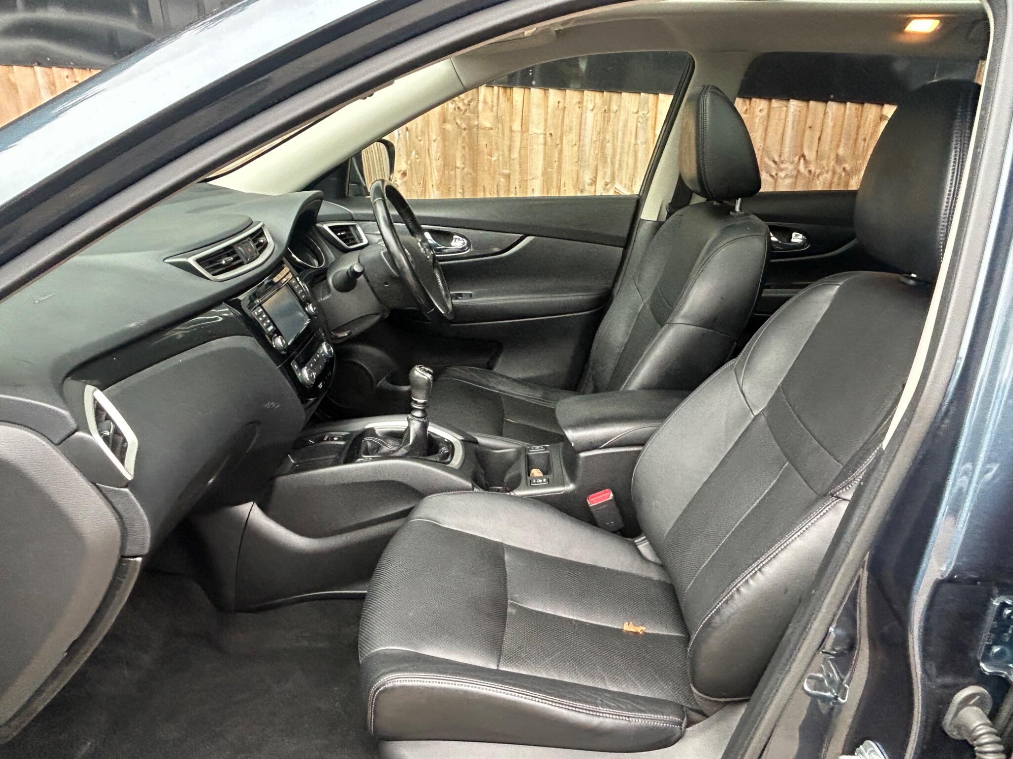 Nissan X-Trail view 4