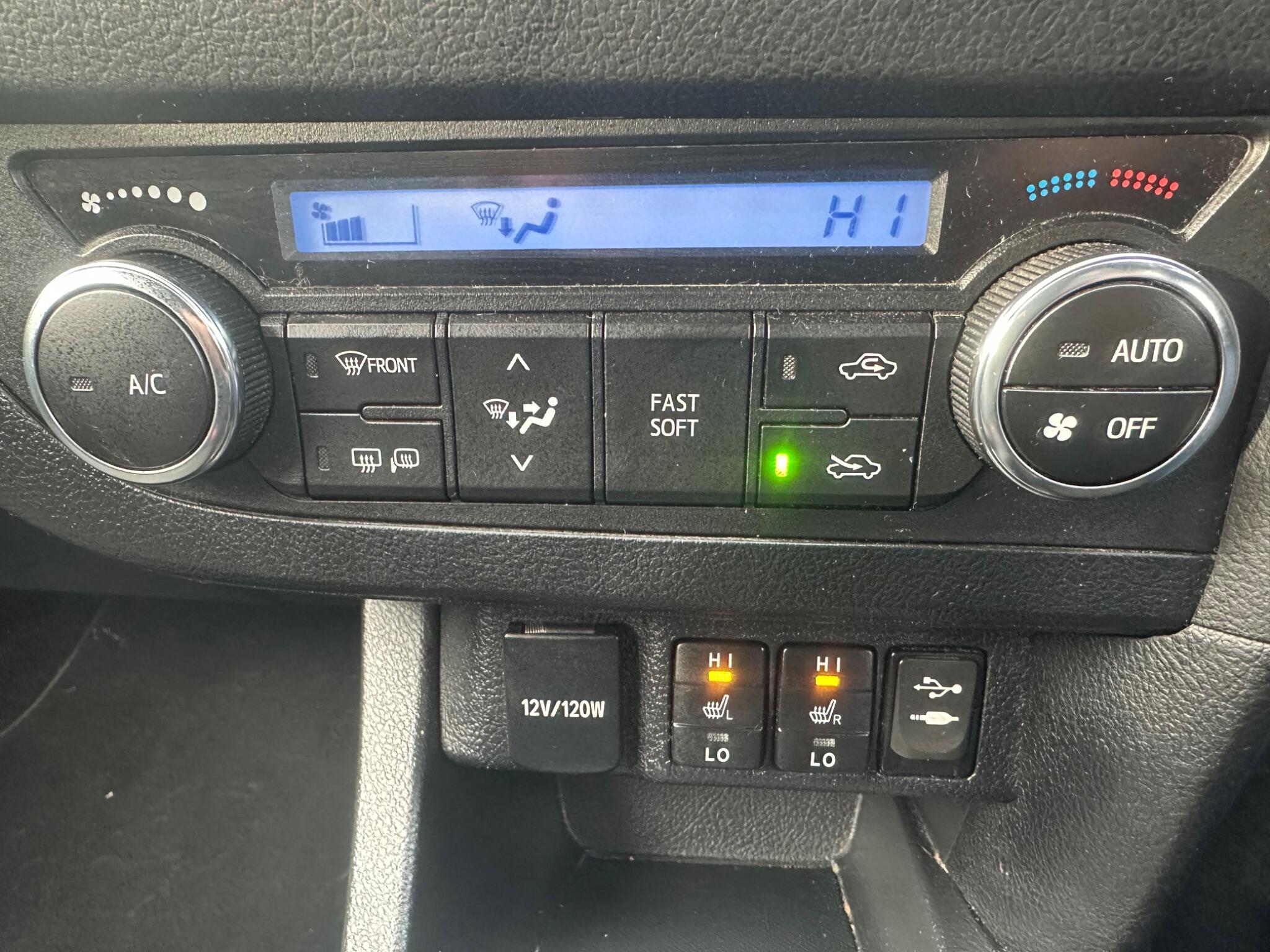 2014 Toyota Auris image 19