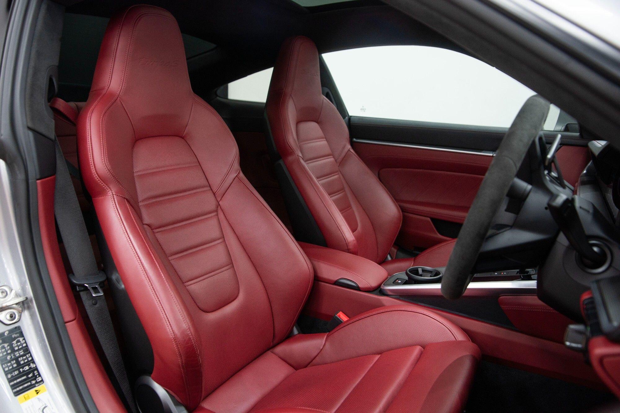 Porsche 911 view 4