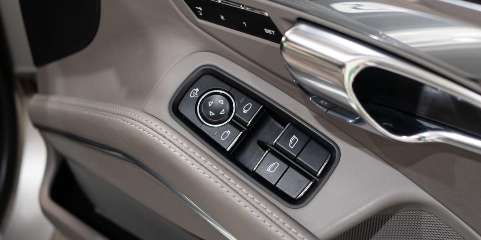 Porsche 911 view 25