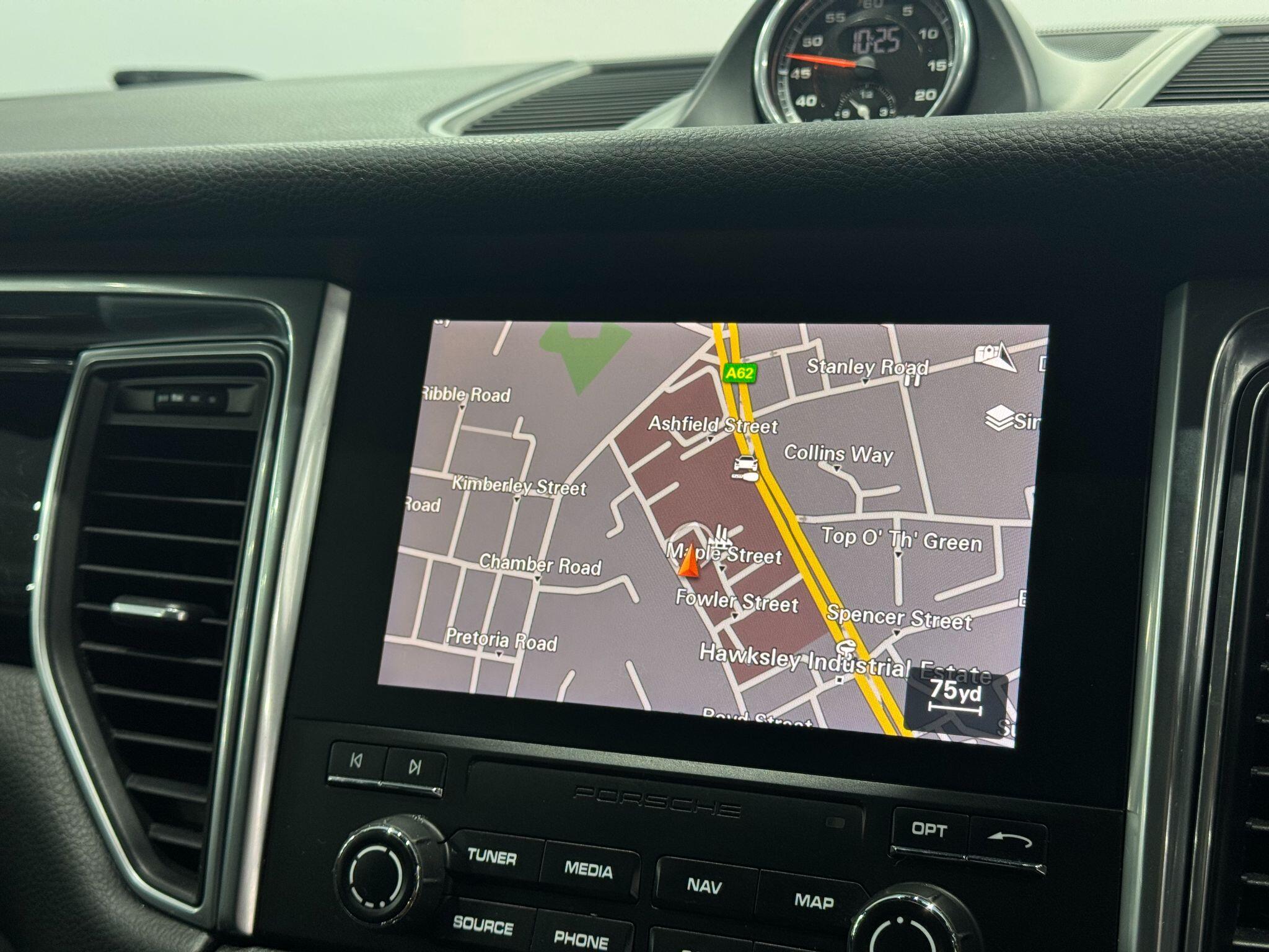 Porsche Macan view 36