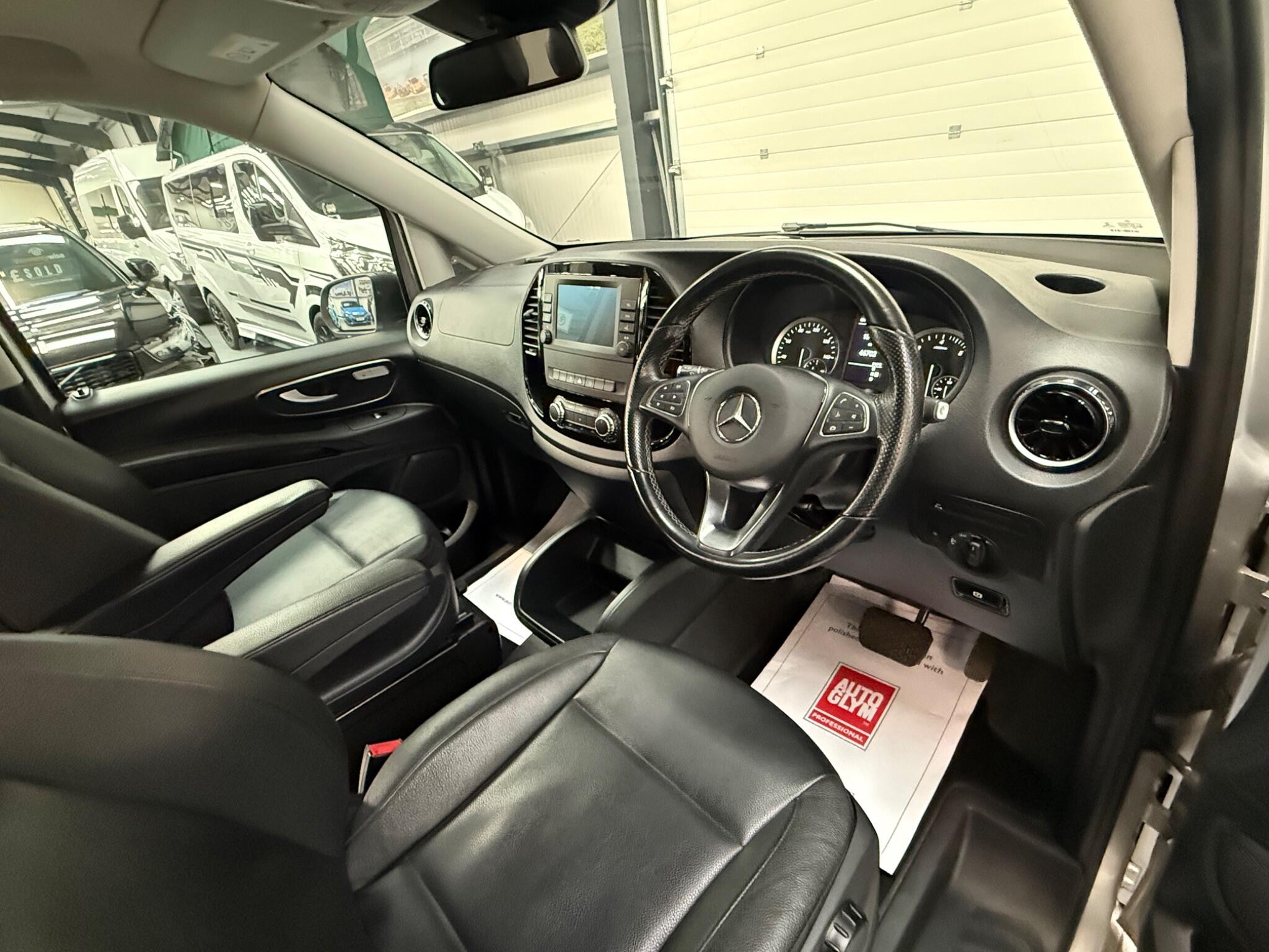 Mercedes-Benz Vito view 3