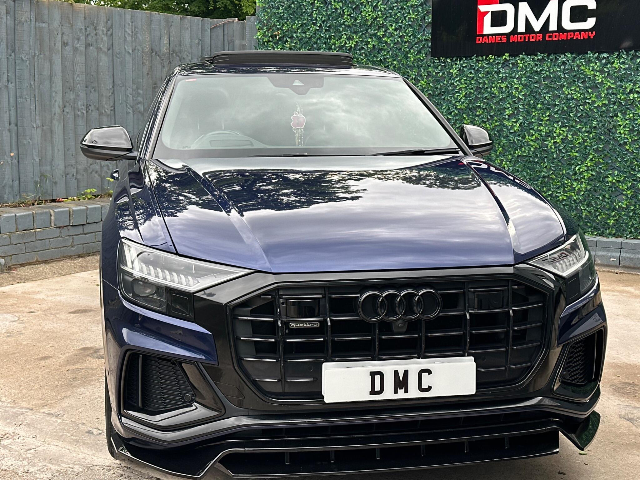 Audi Q8 view 14