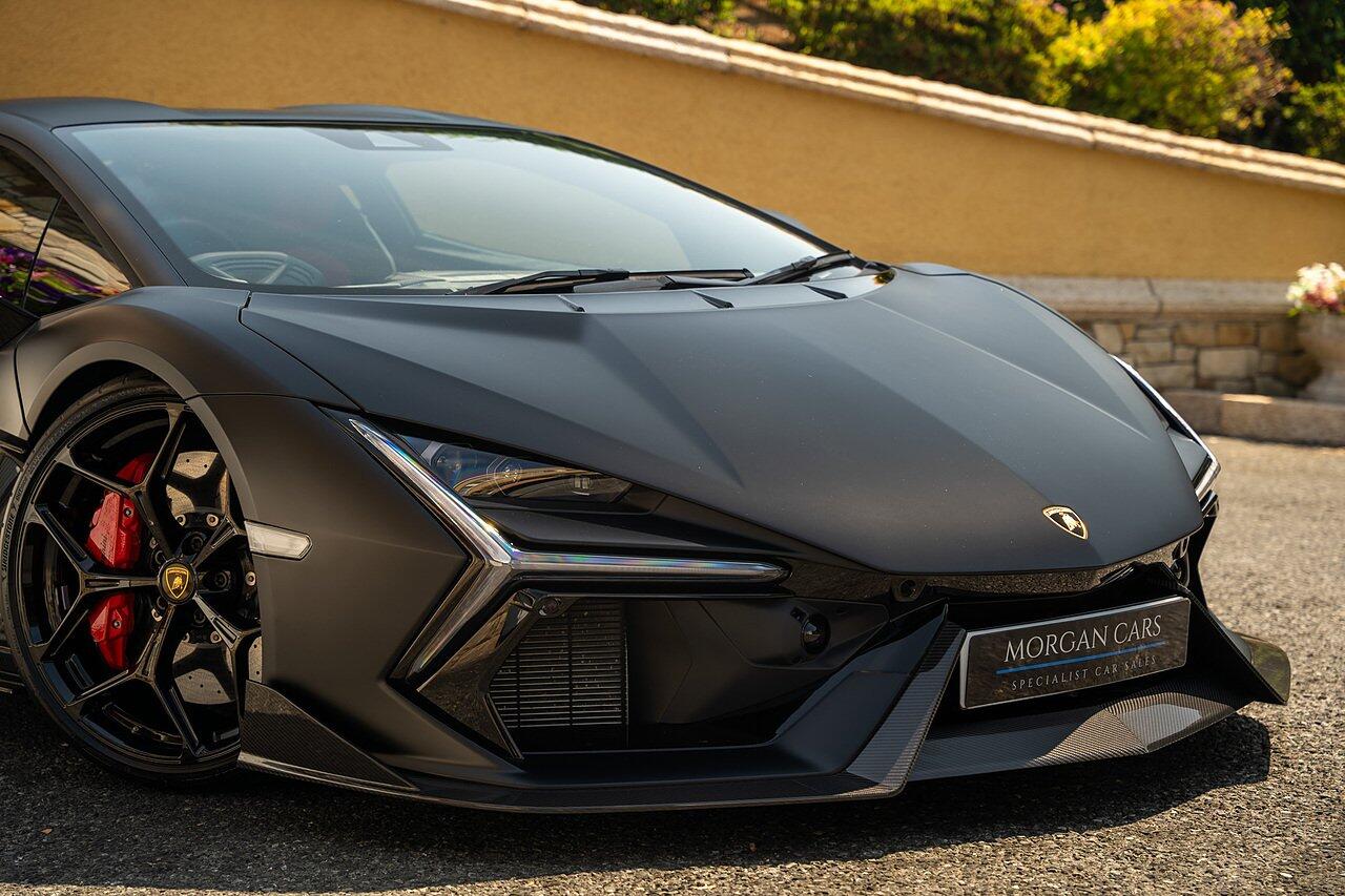 Lamborghini Revuelto view 33