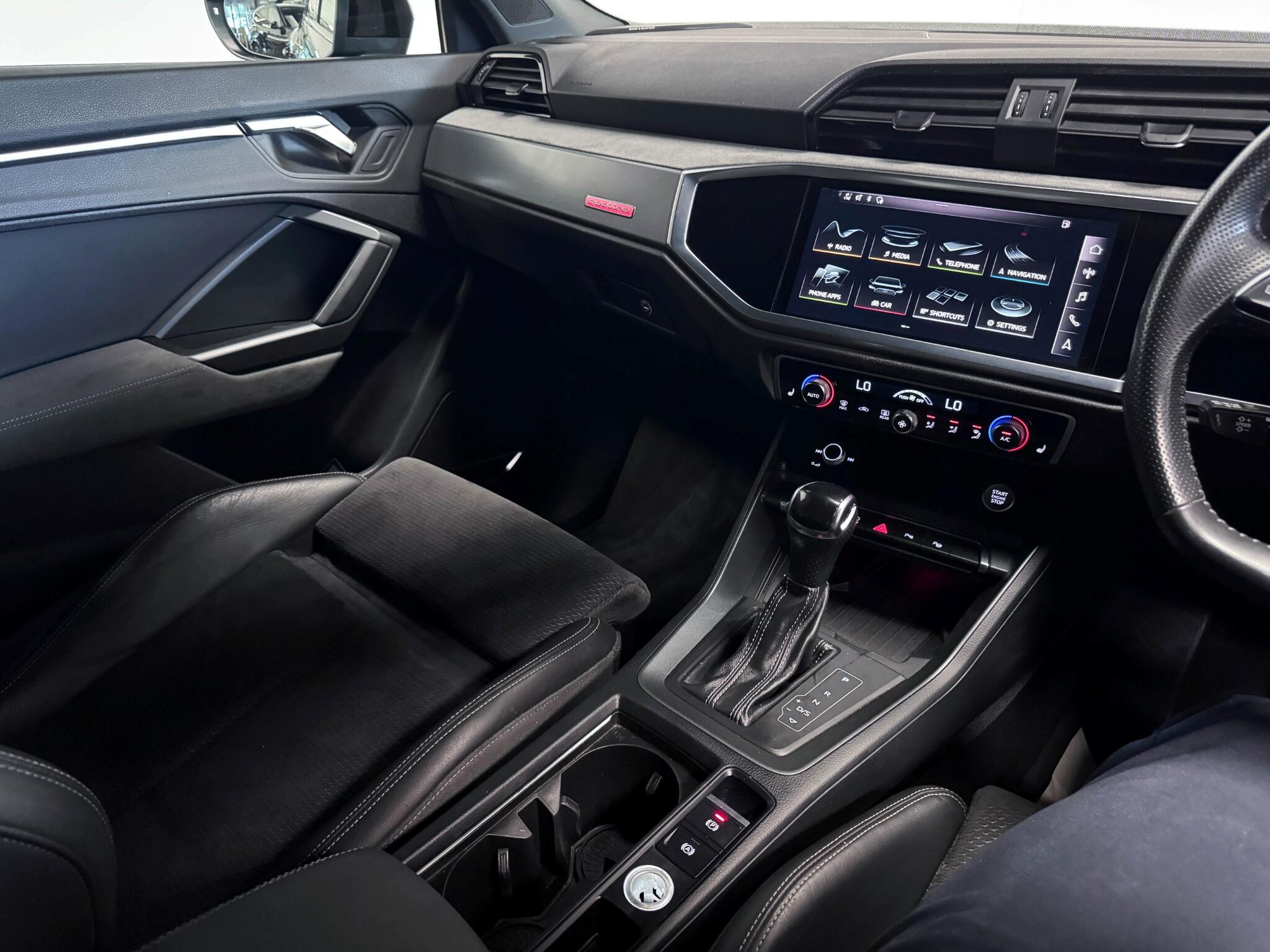Audi Q3 view 36