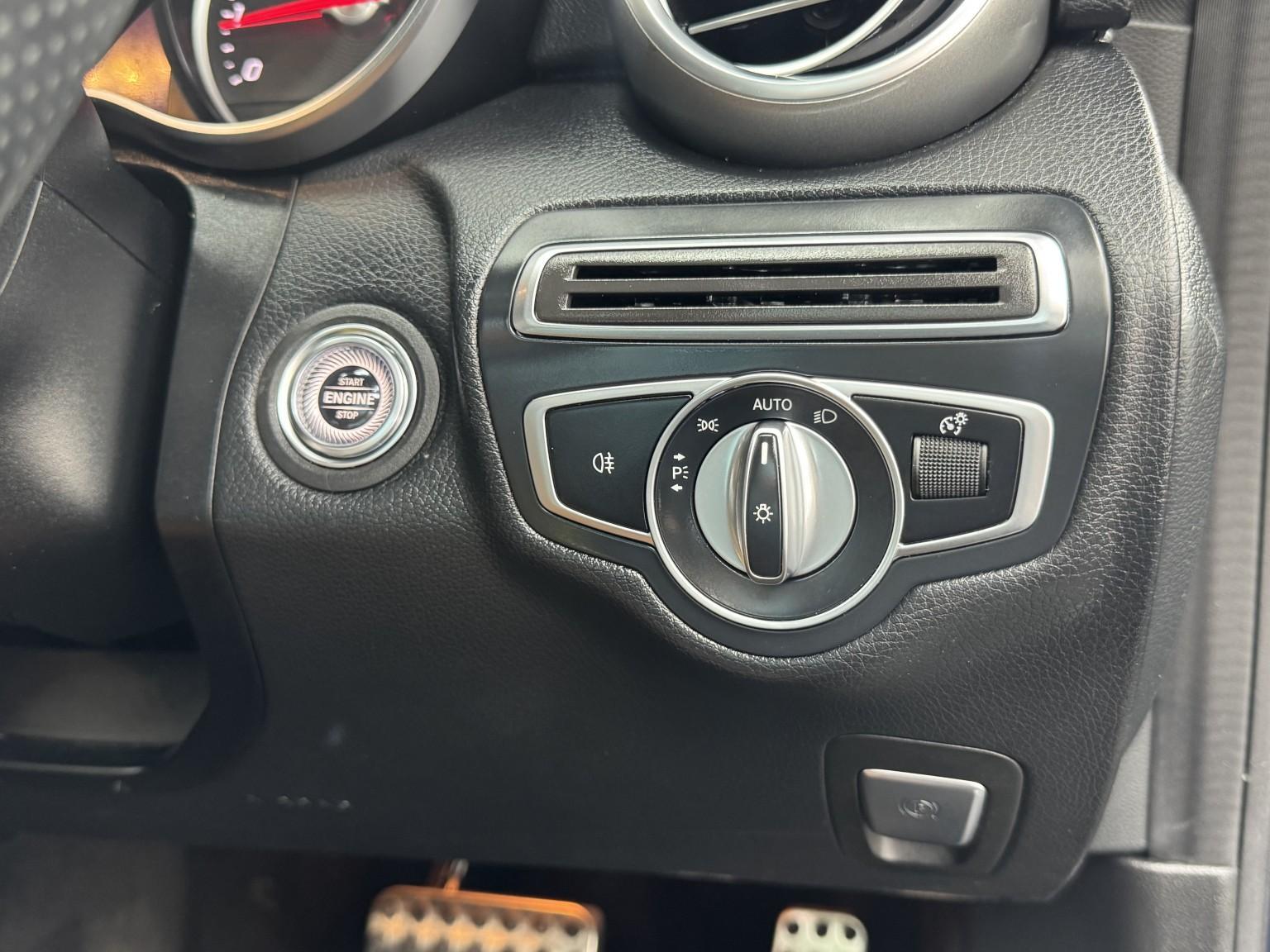 Mercedes-Benz C-Class view 33