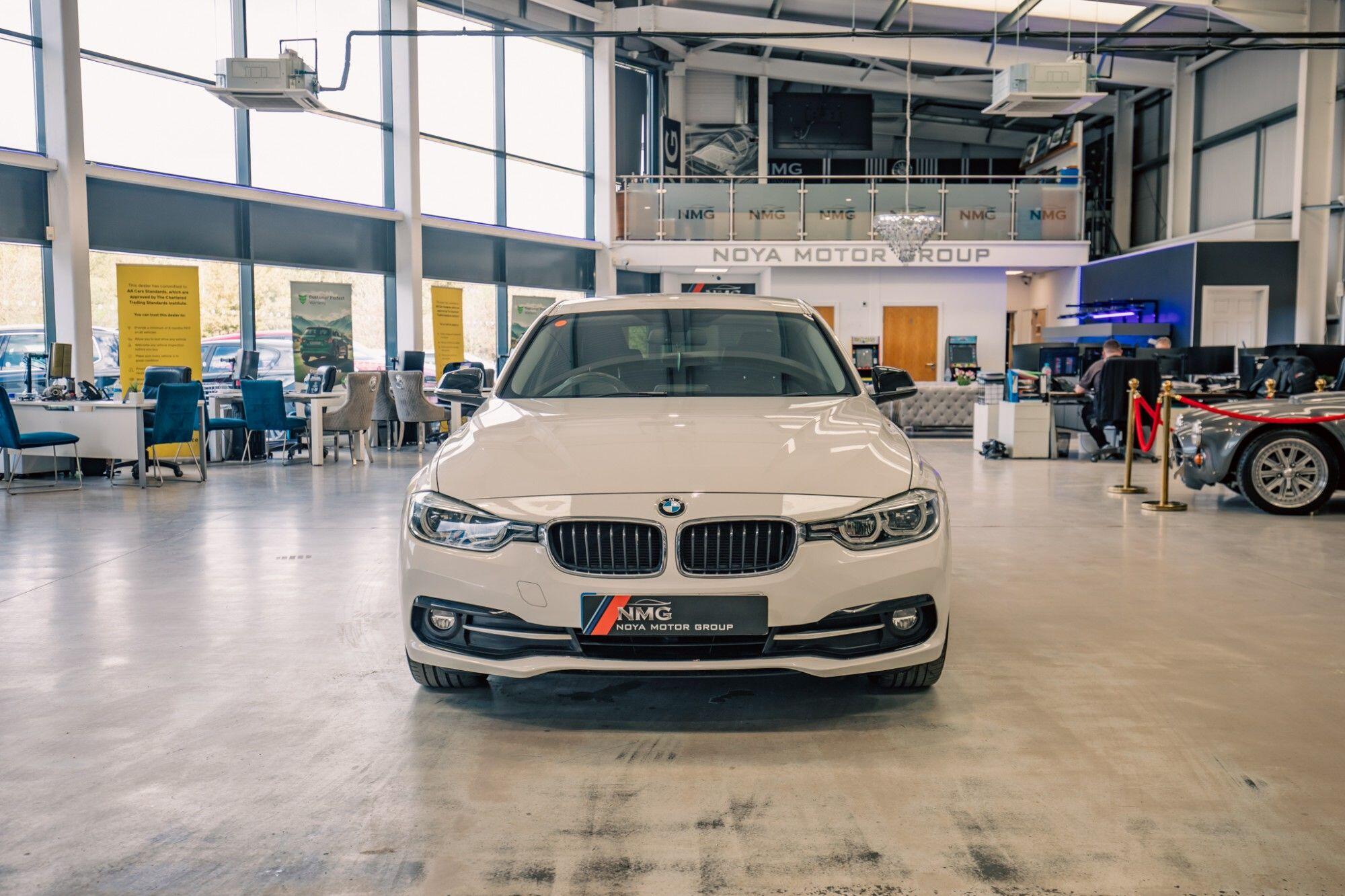 BMW 3 Series view 22