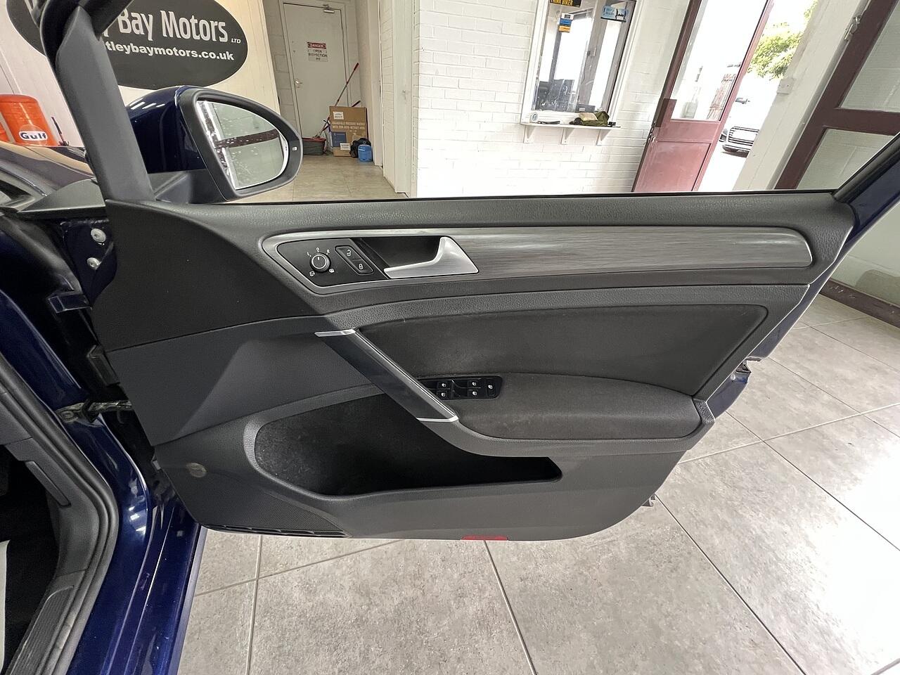 Volkswagen Golf view 14