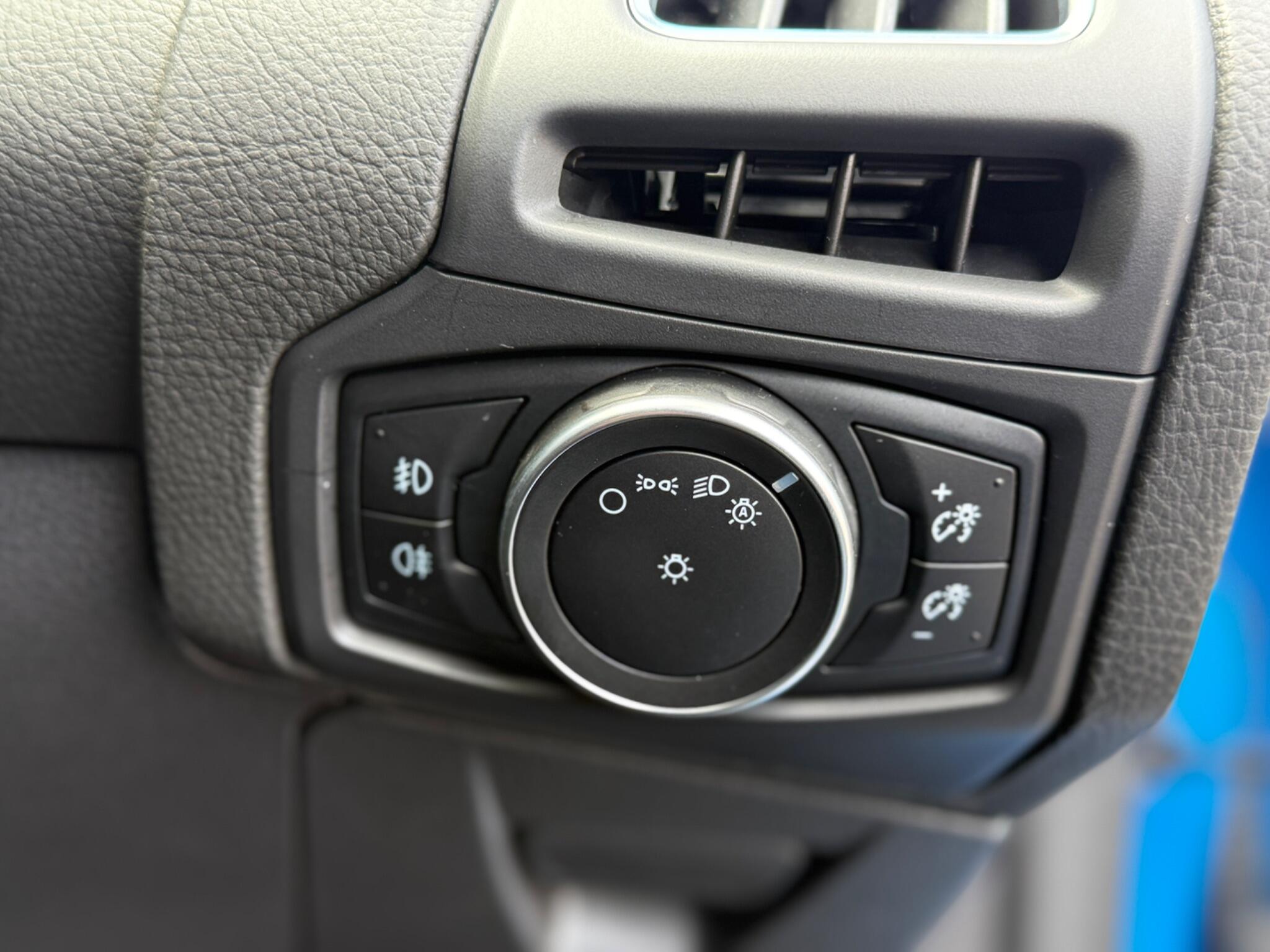 Ford Focus view 81