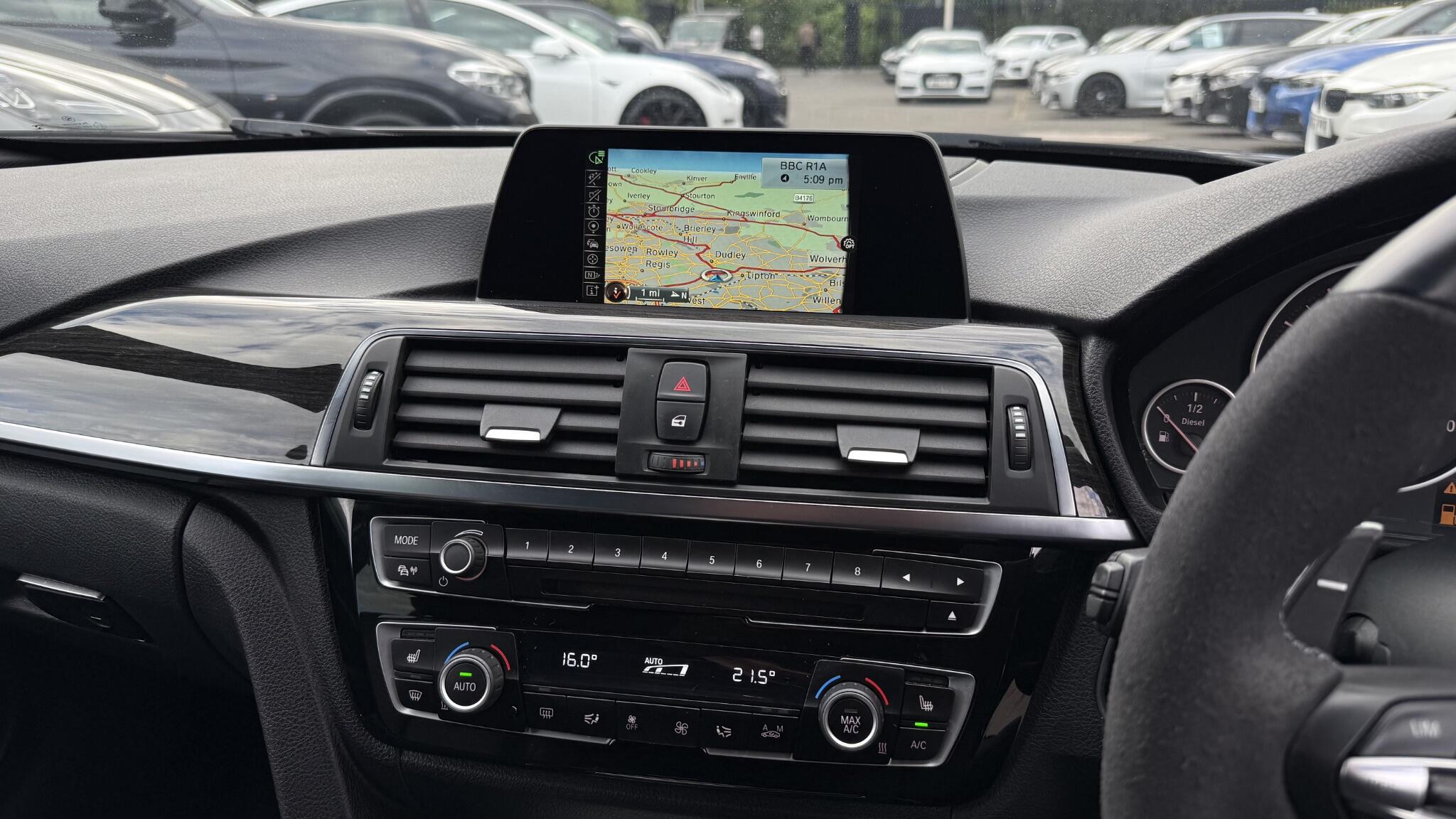 BMW 3 Series view 26