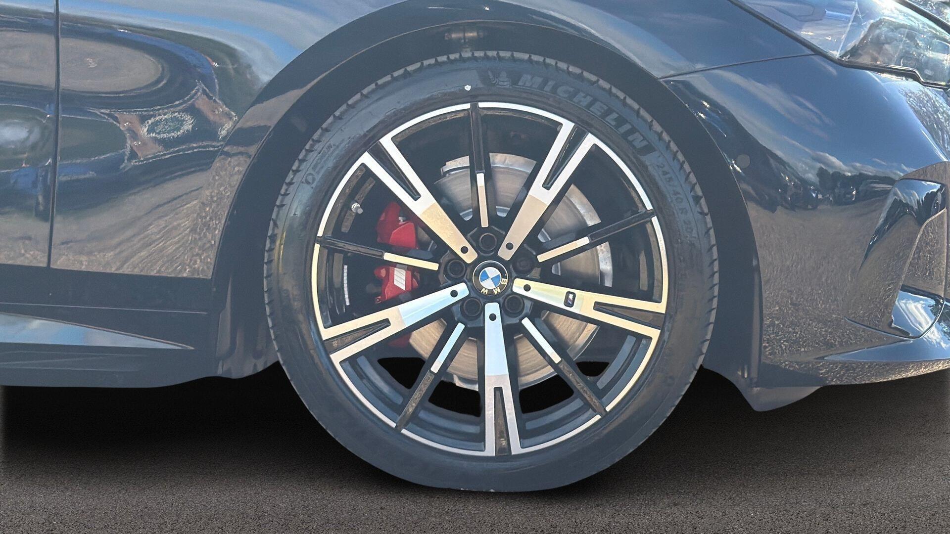 BMW 5 Series view 14