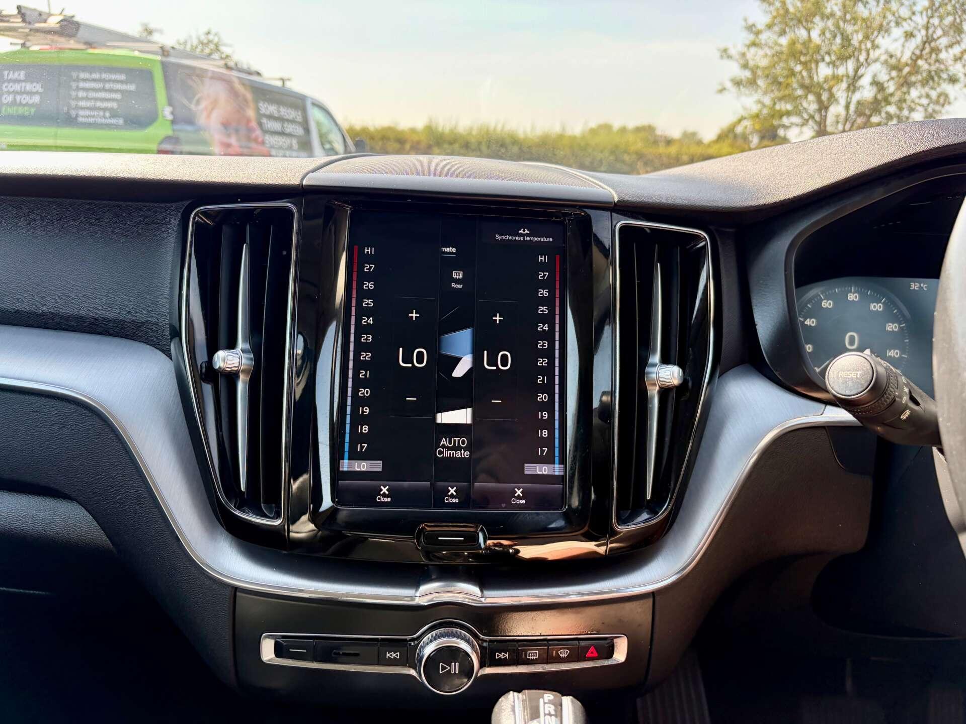 Volvo XC60 view 44