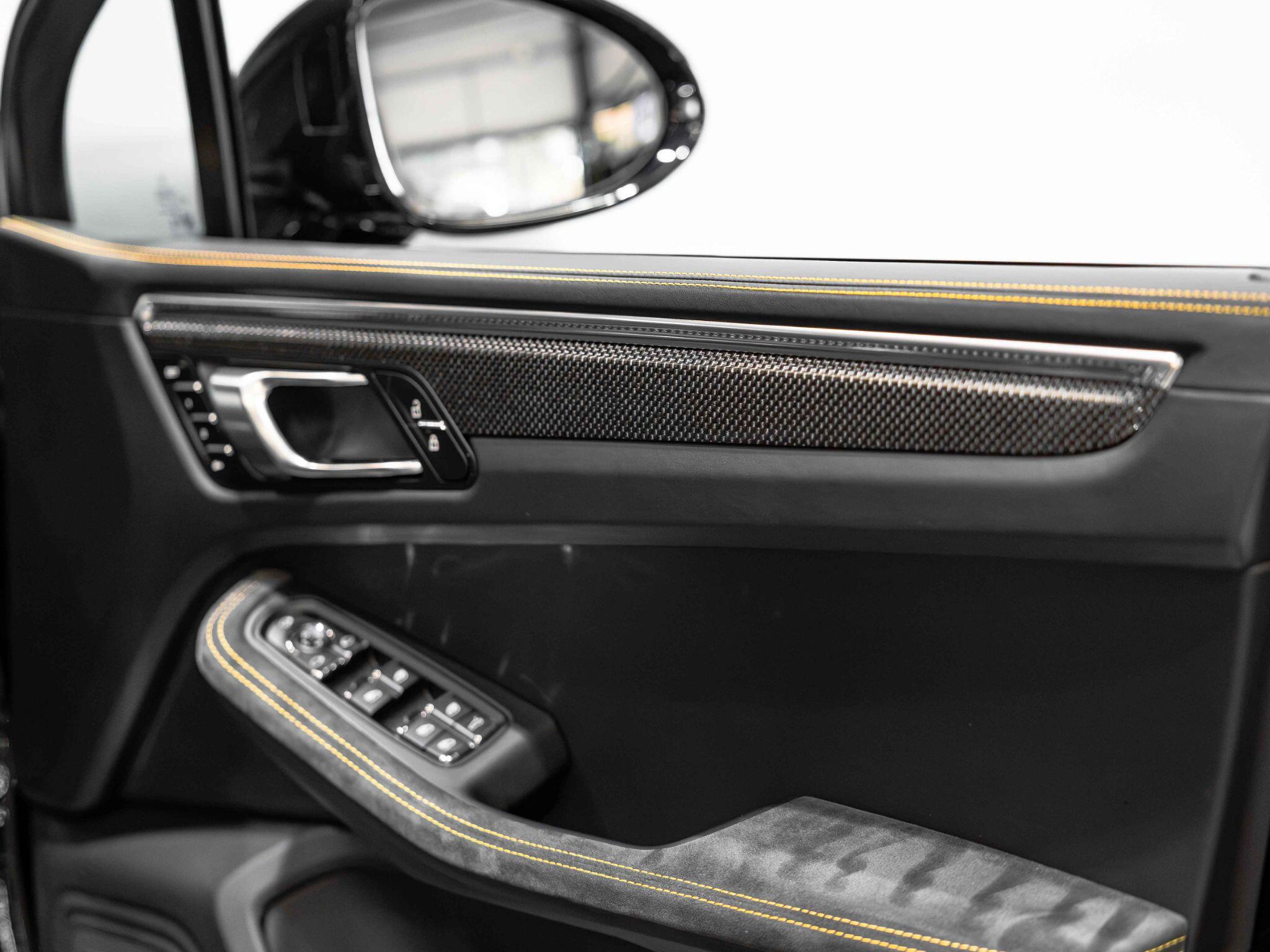 Porsche Macan view 26