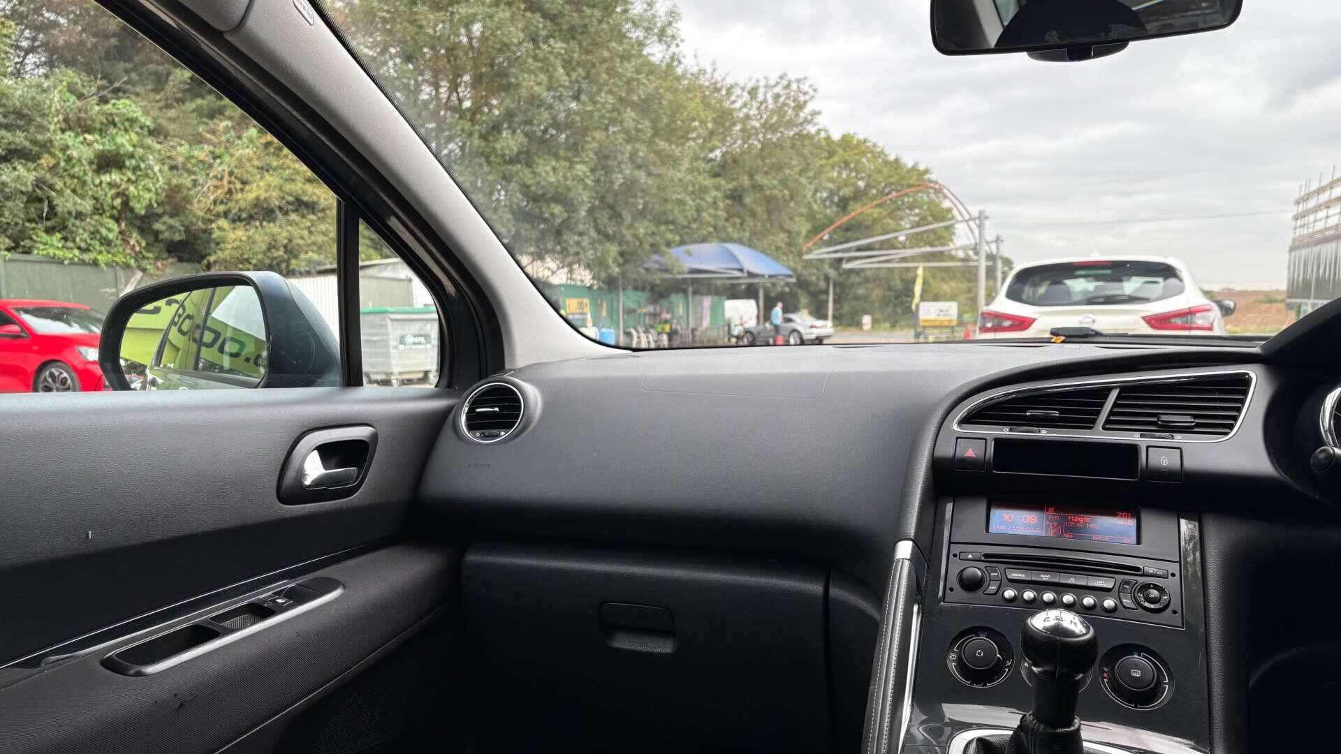 Peugeot 3008 view 4