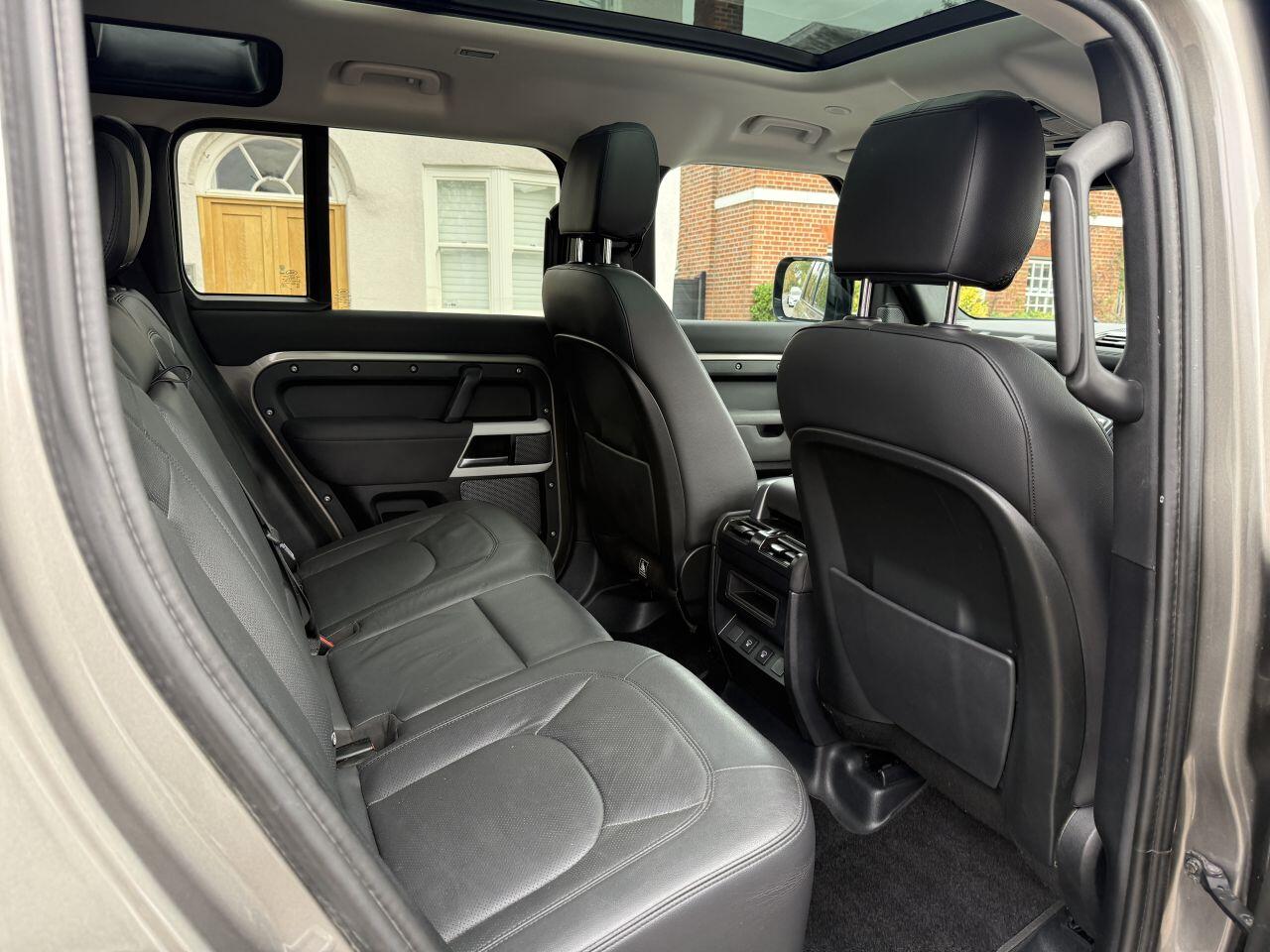 Land Rover Defender 110 view 26