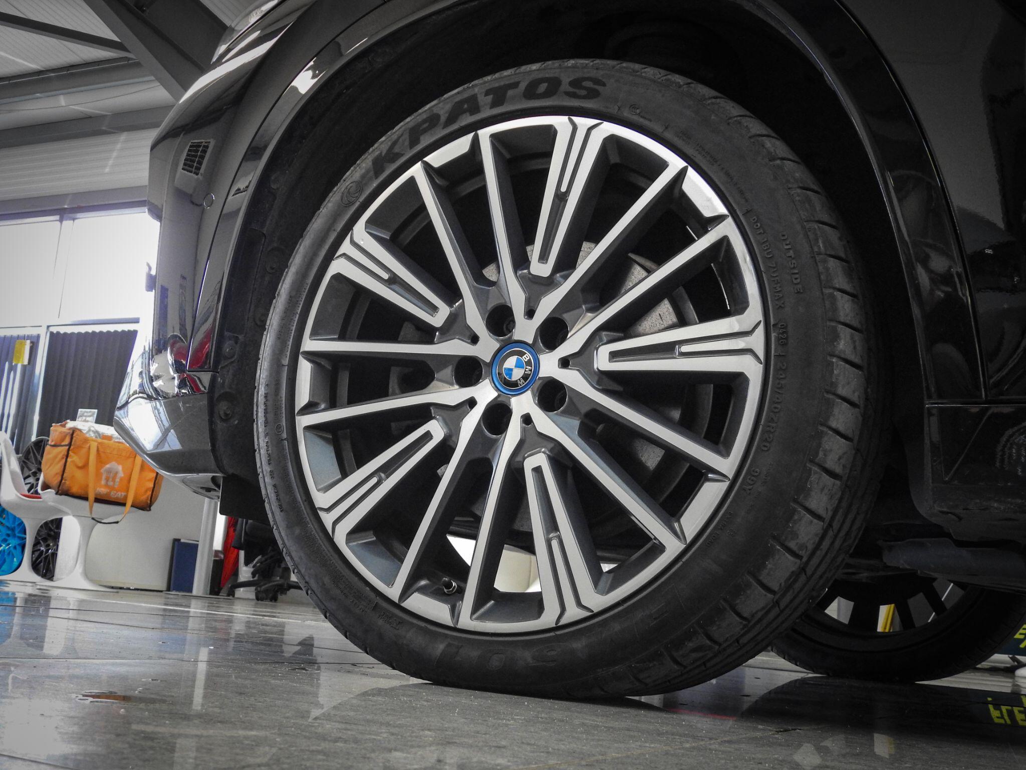 BMW Ix1 view 21