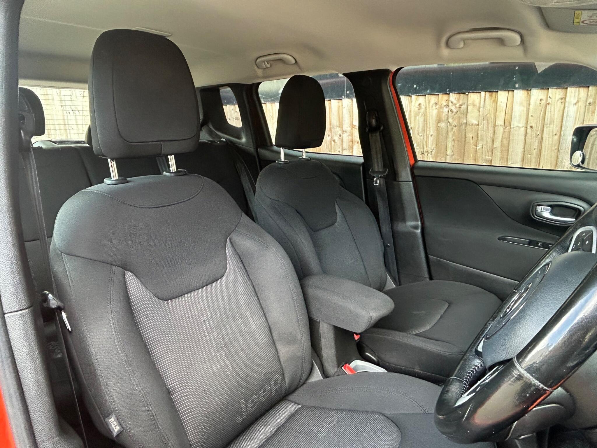 Jeep Renegade view 35