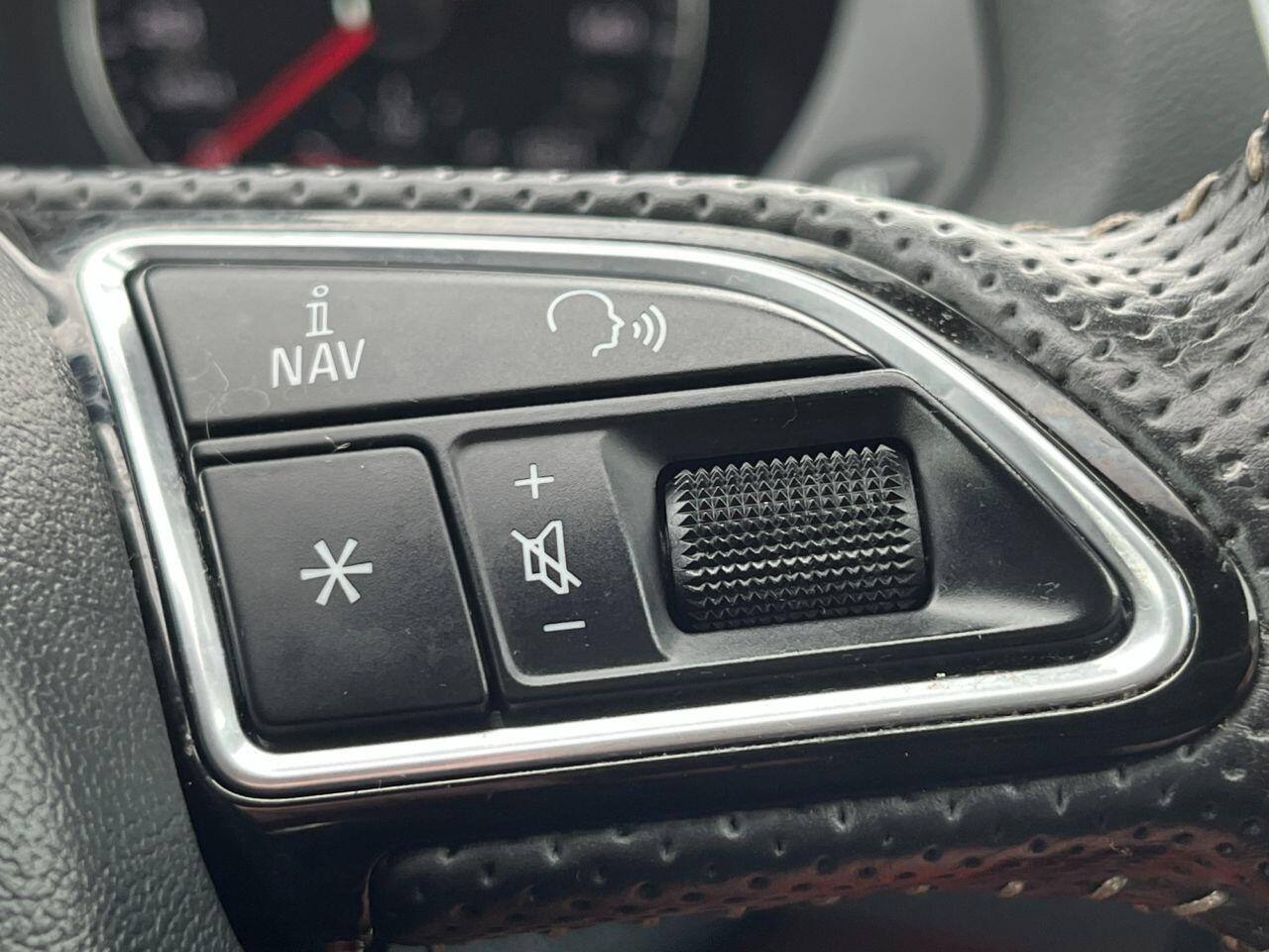 Audi Q3 view 26
