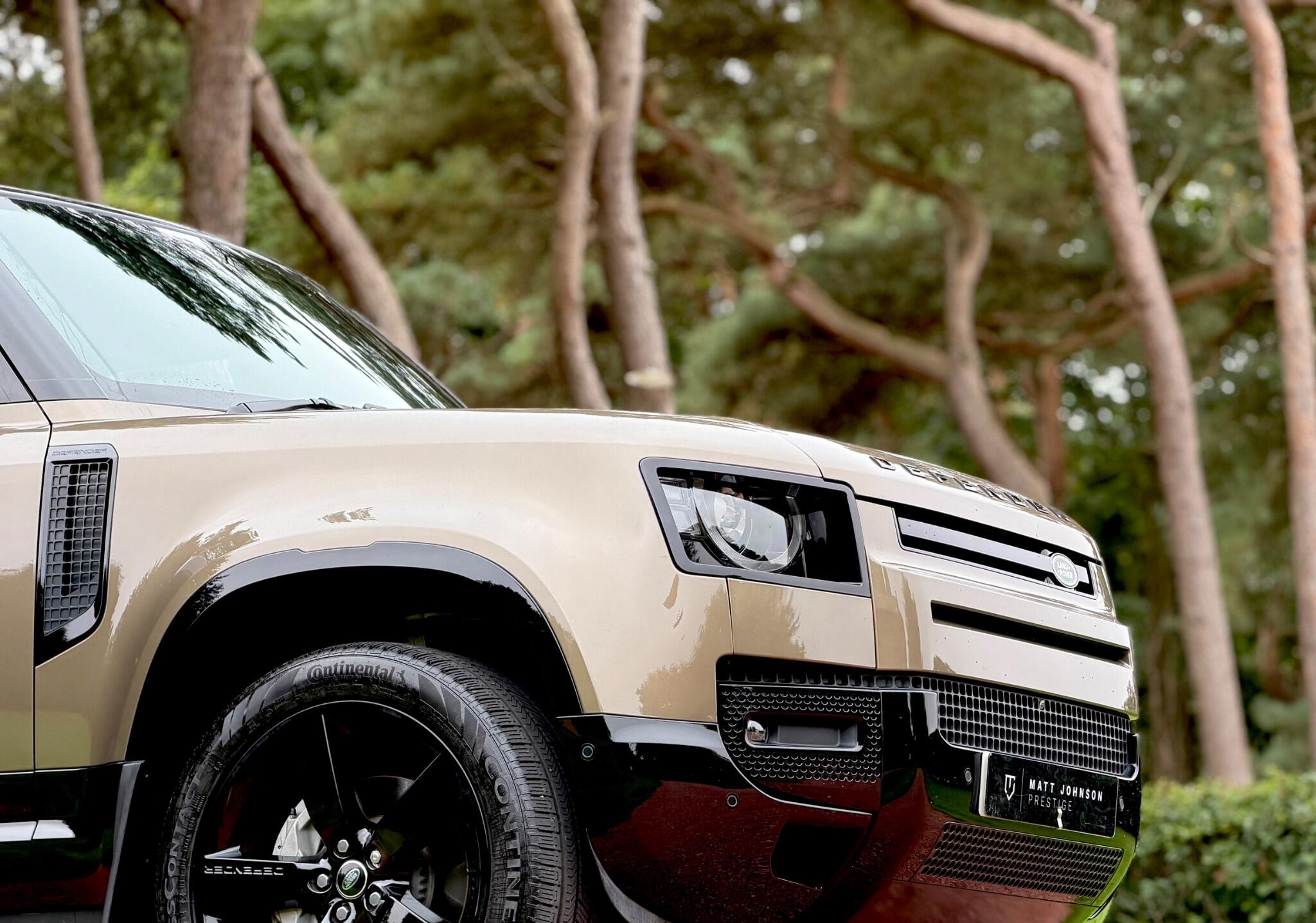 Land Rover Defender view 32