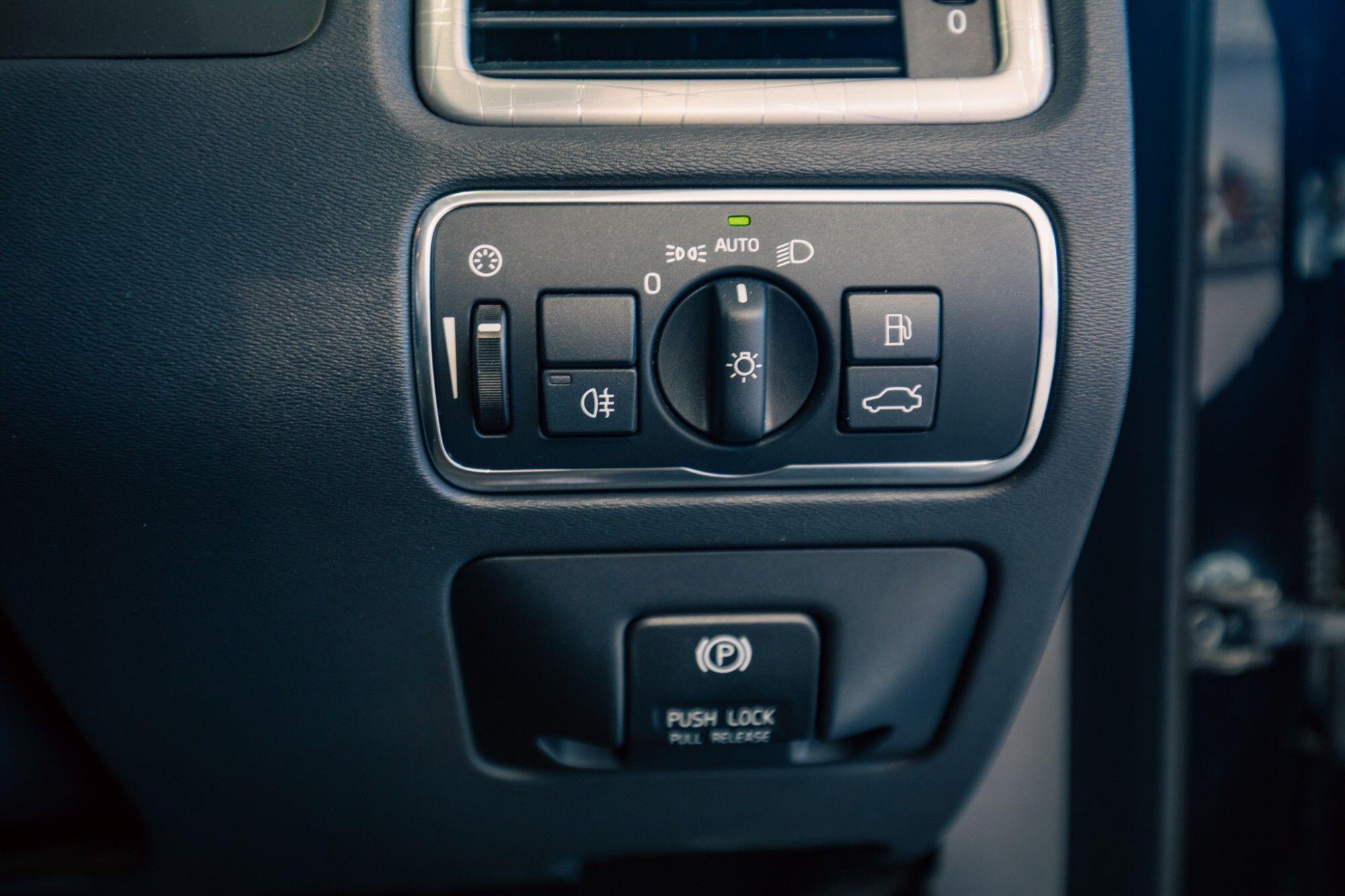 Volvo XC70 view 16