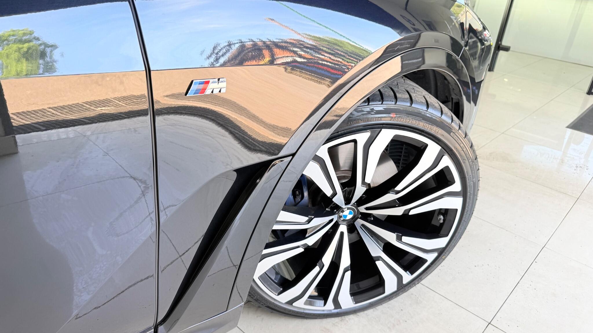 BMW X7 view 13