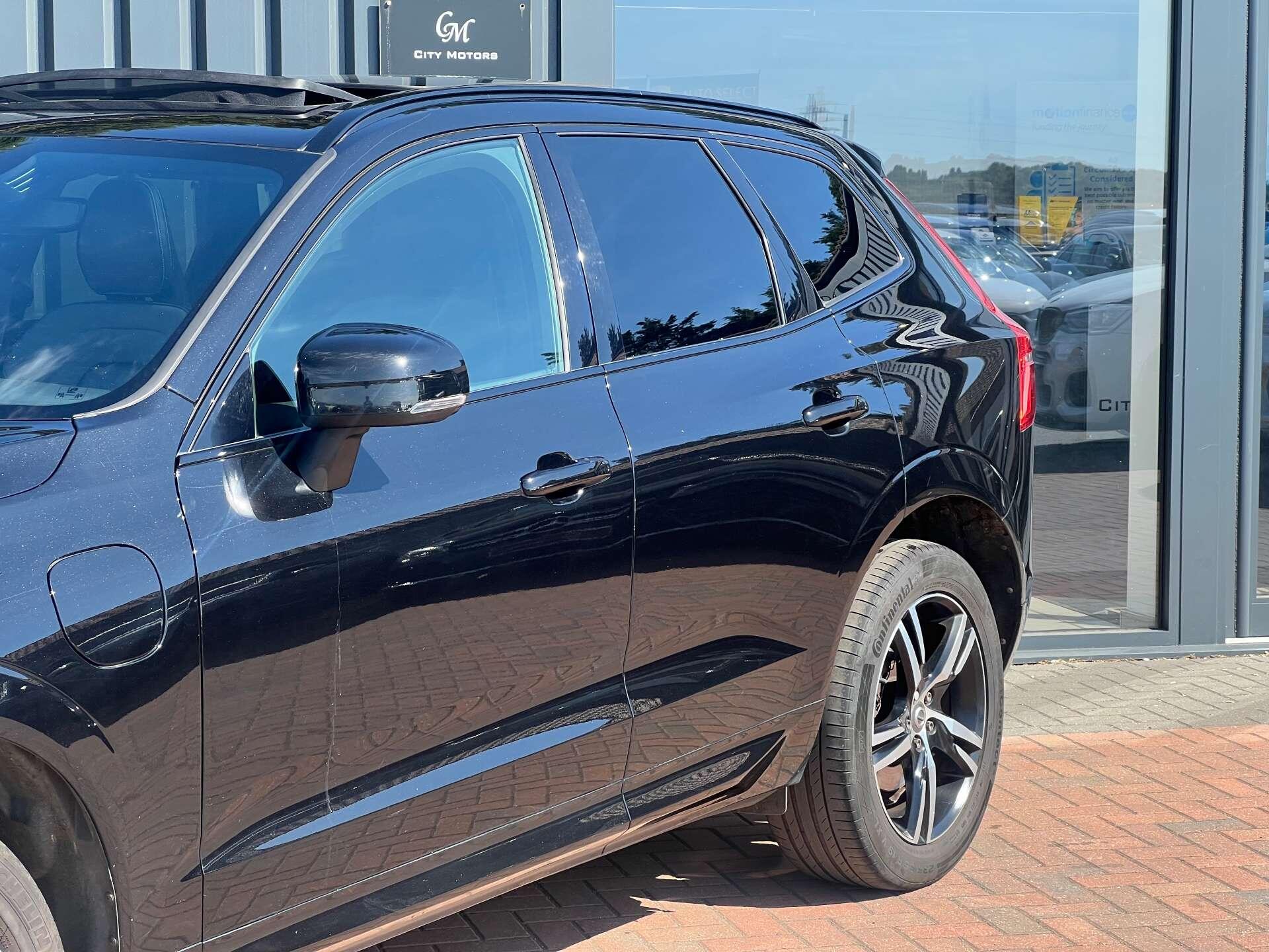 Volvo XC60 view 3