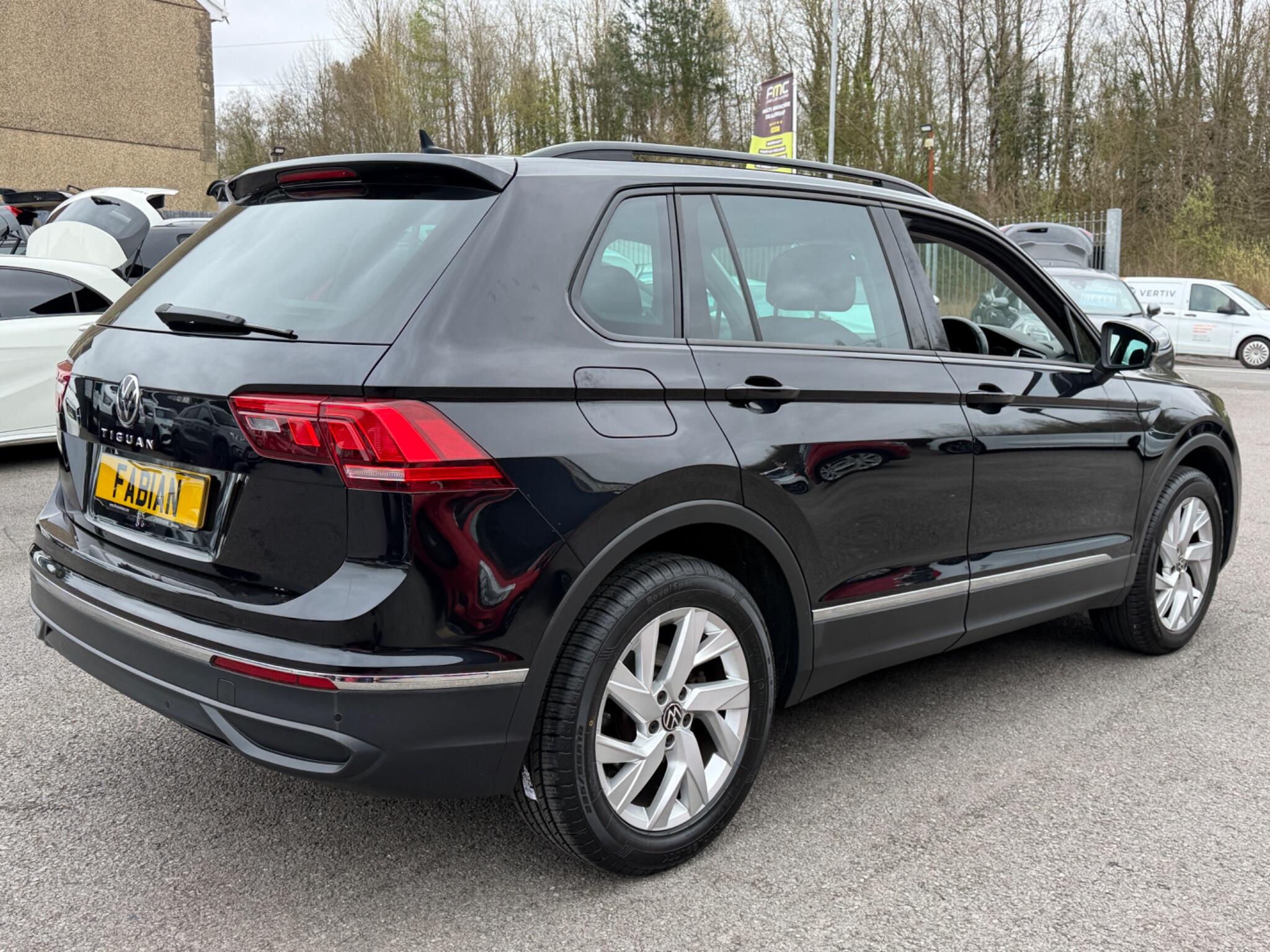Volkswagen Tiguan view 8