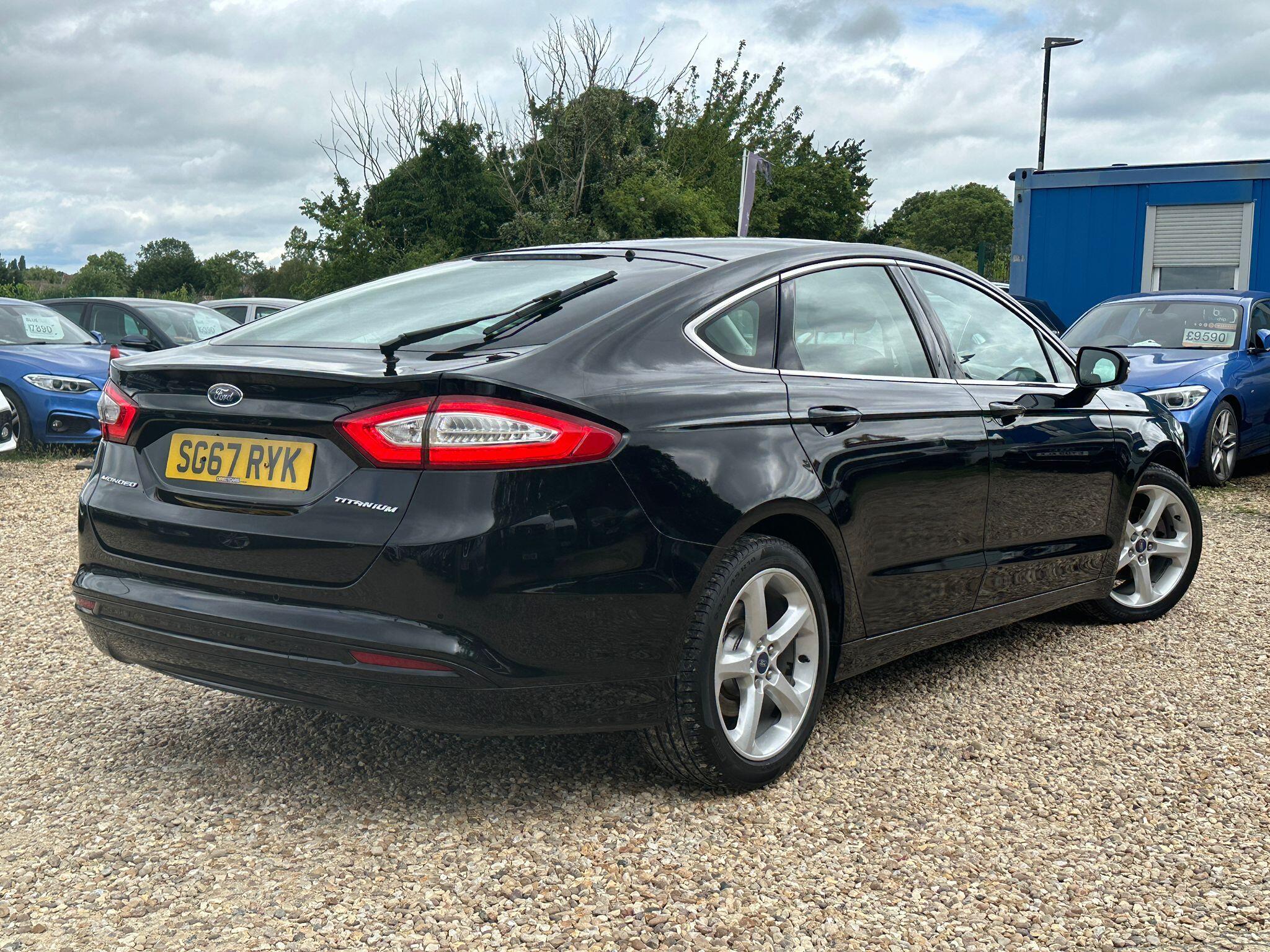Ford Mondeo view 3