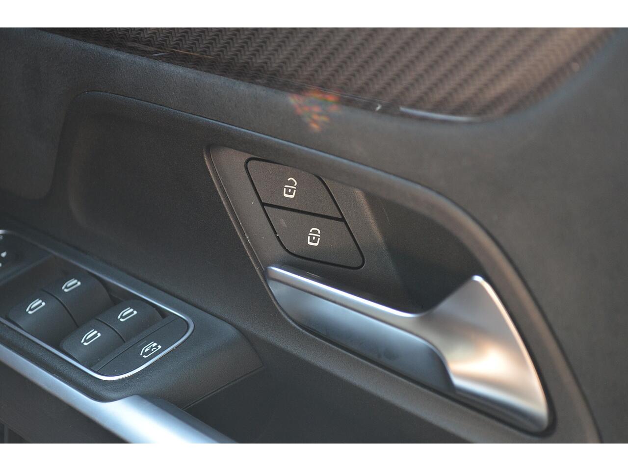 Mercedes-Benz GLB view 52