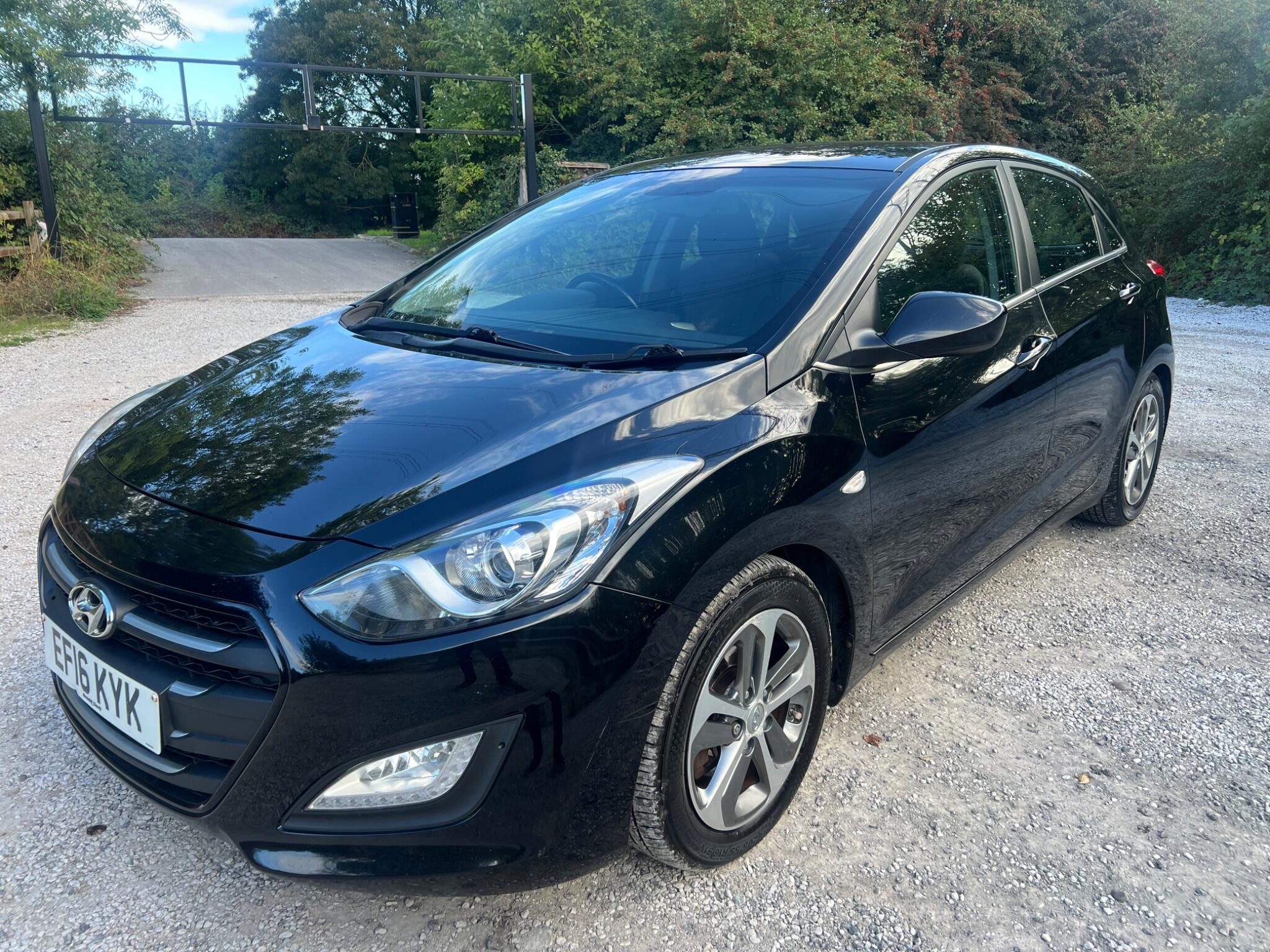 Hyundai i30 view 3