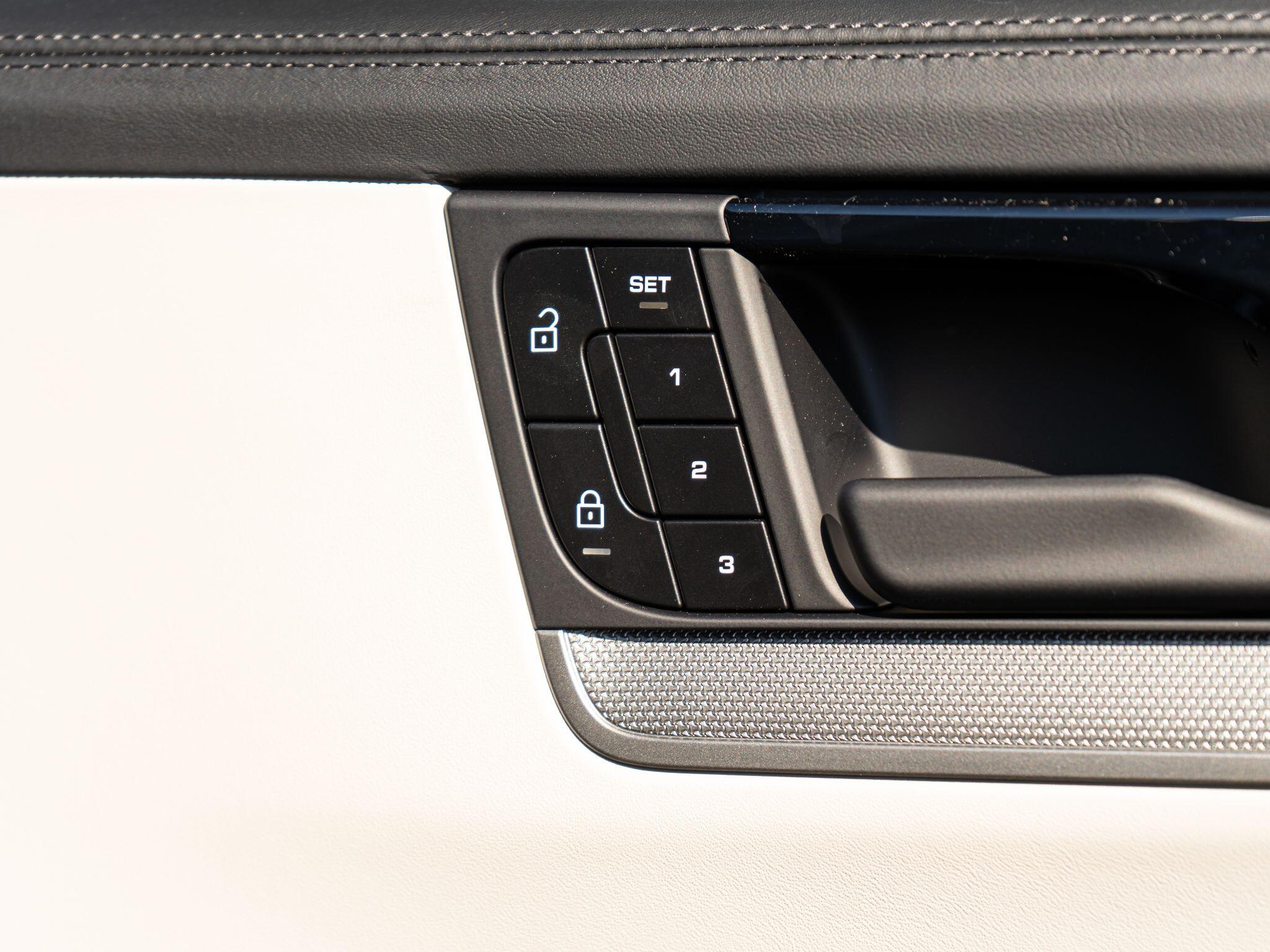 Porsche Cayenne view 22