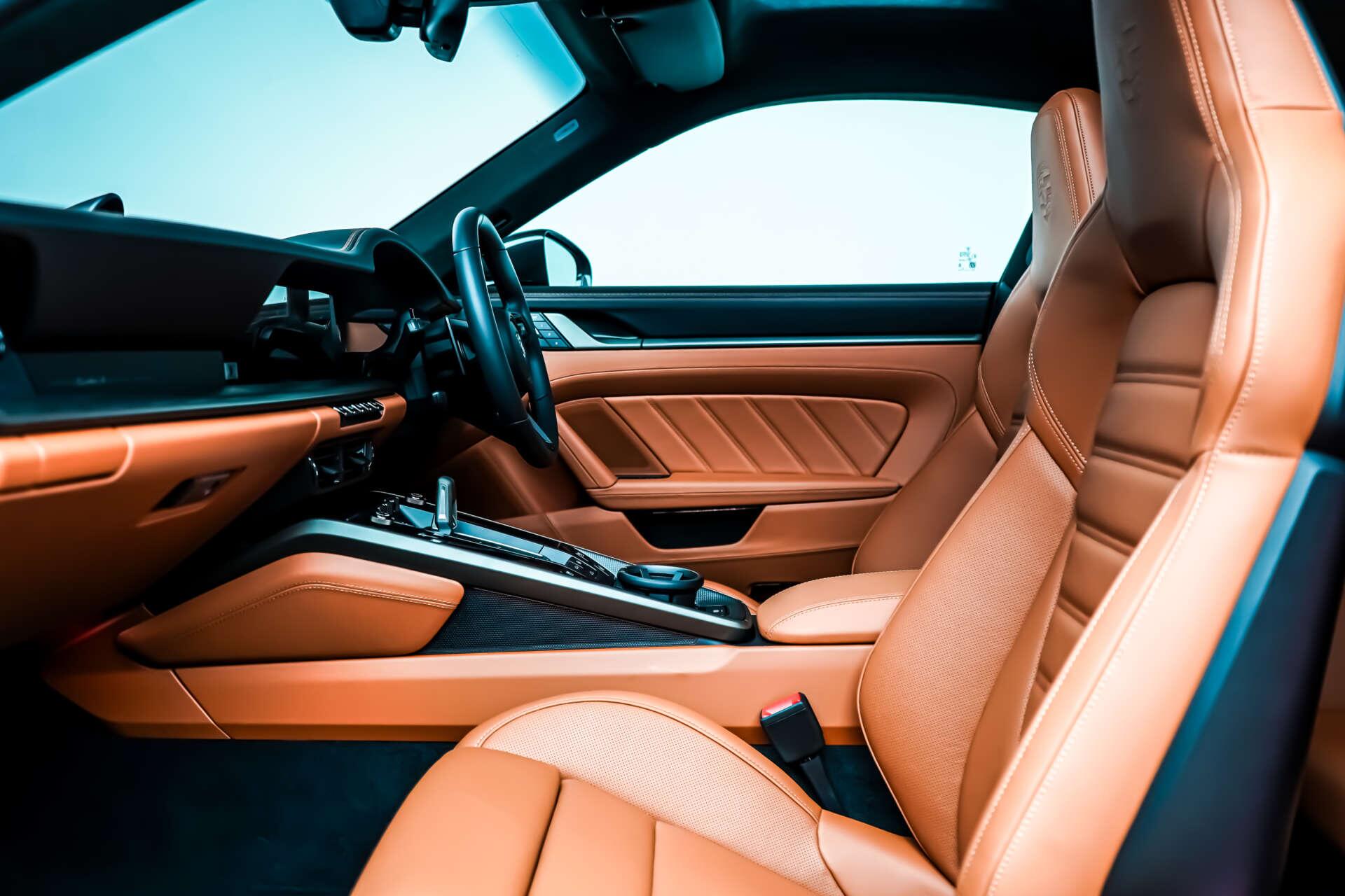 Porsche 911 view 8